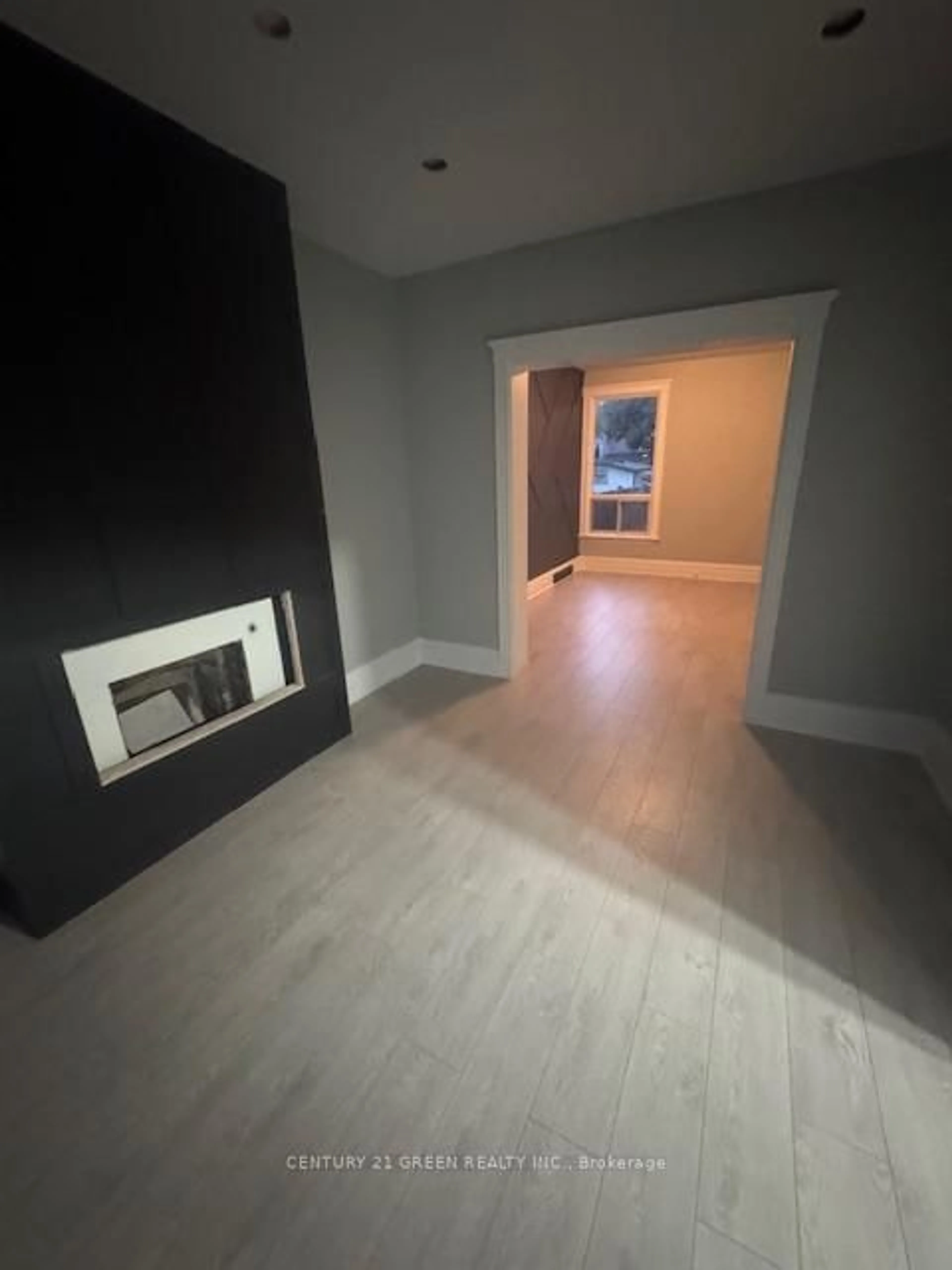 A pic of a room for 37 Gladstone Ave, Hamilton Ontario L8M 2H7