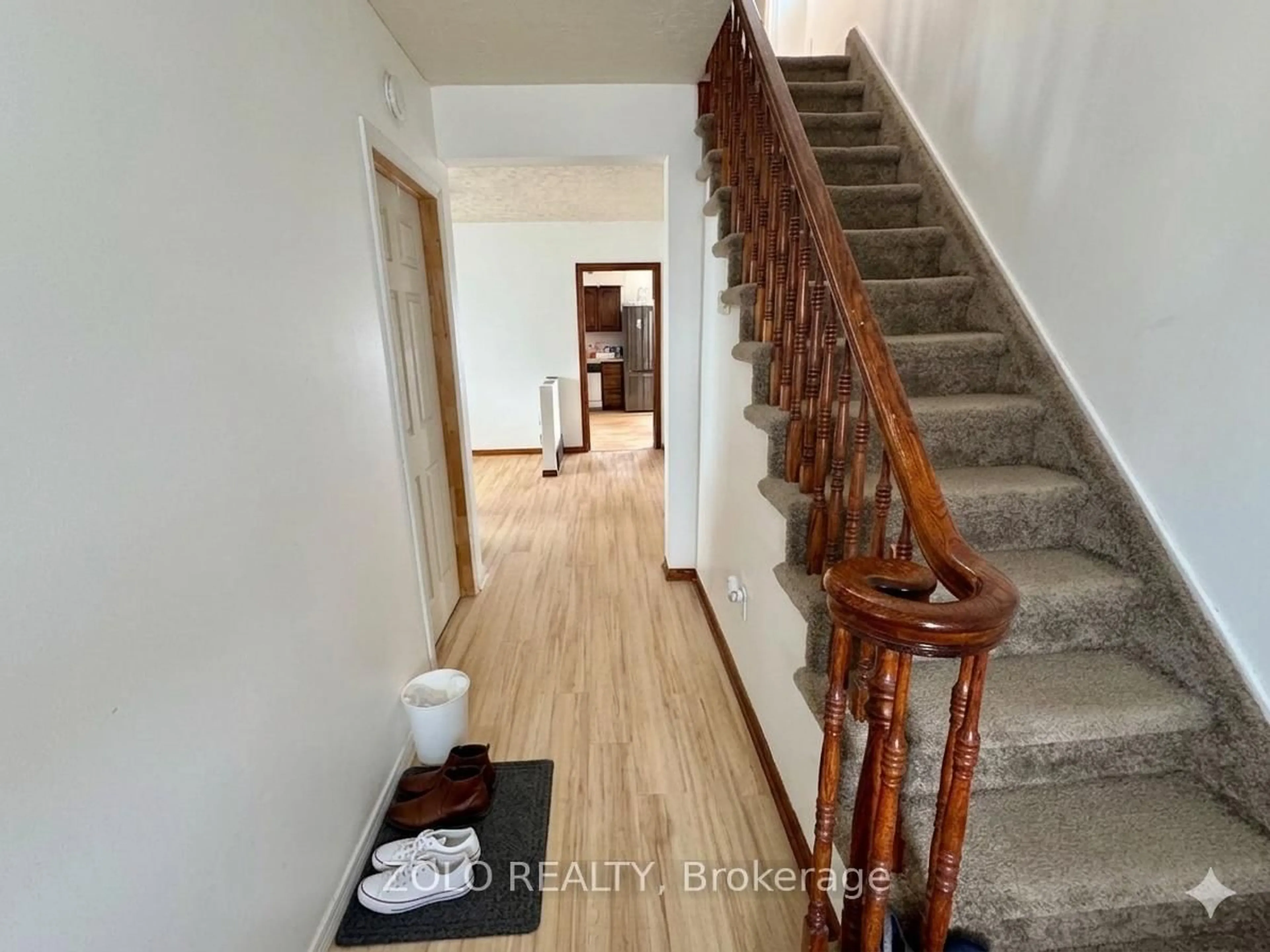 Indoor entryway for 408 MCCONNELL Ave, Cornwall Ontario K6H 4L7