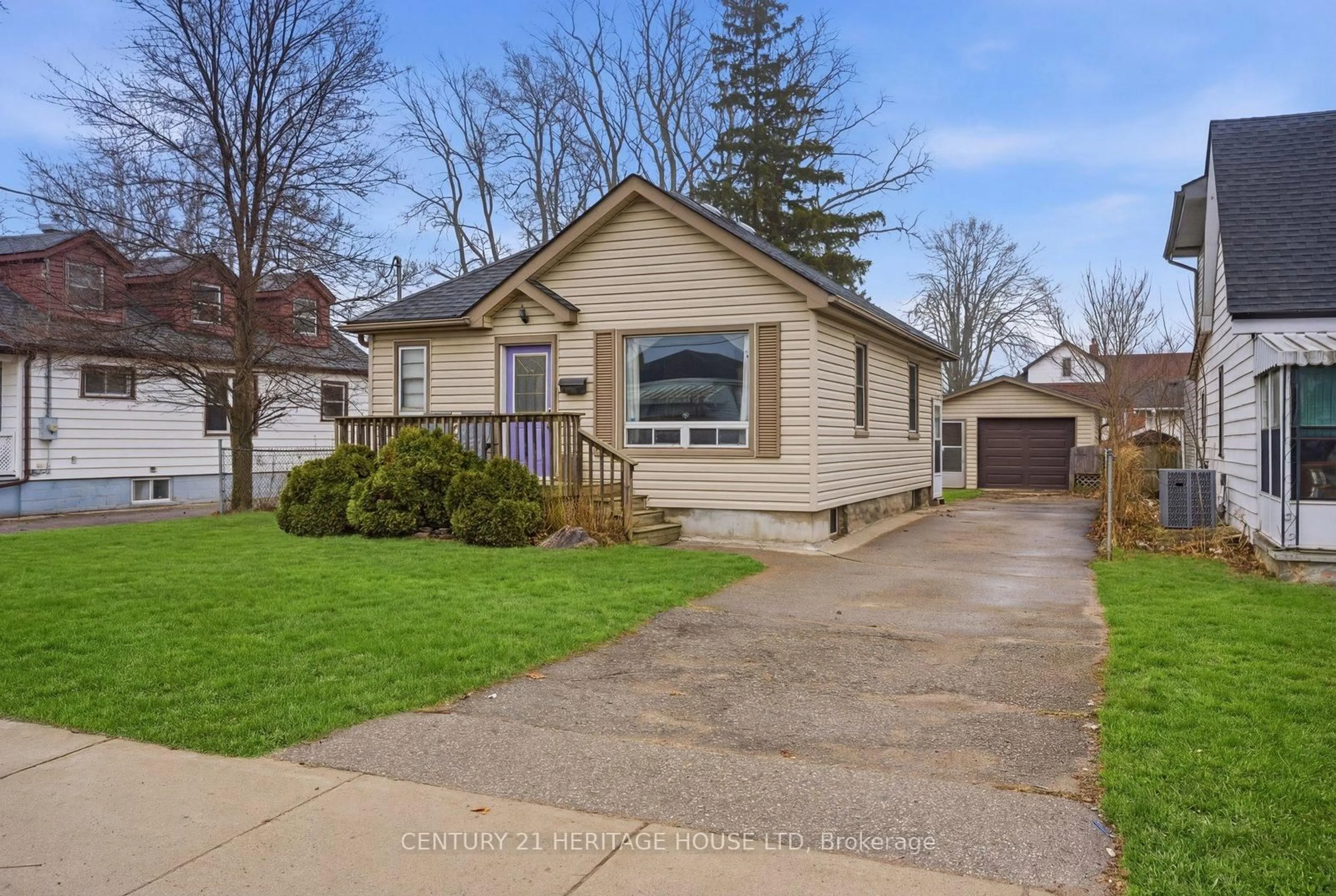 Home with vinyl exterior material, street for 455 St Paul Ave, Brantford Ontario N3R 4P1