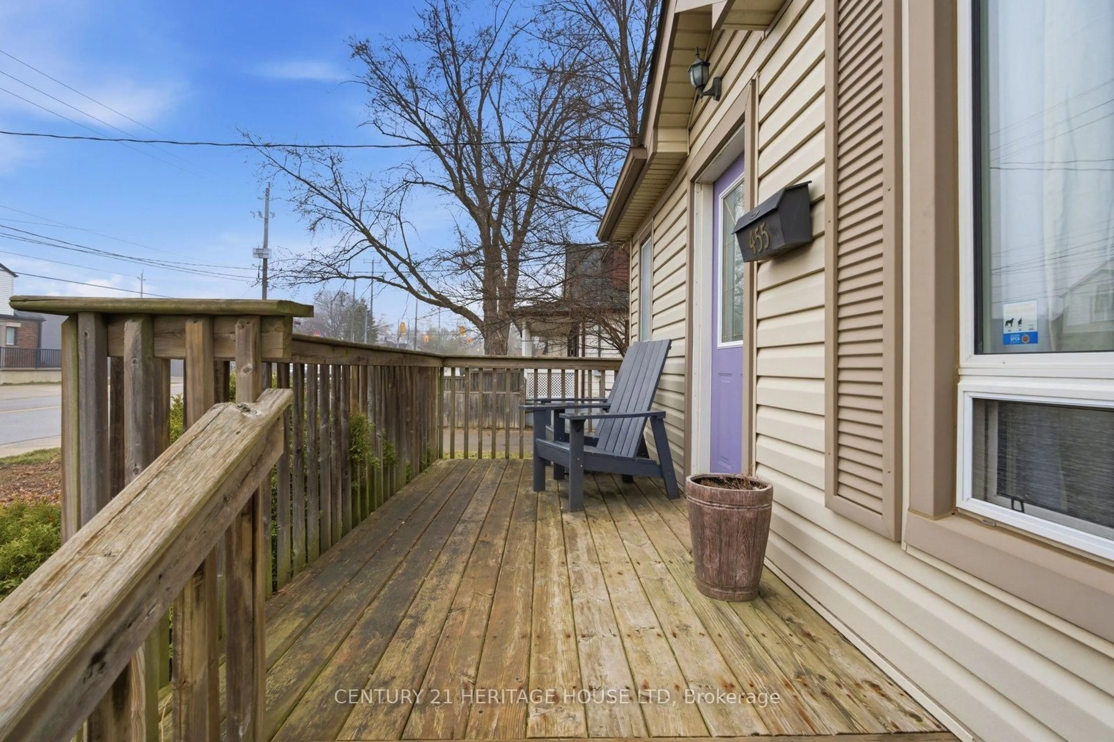 Patio, street for 455 St Paul Ave, Brantford Ontario N3R 4P1