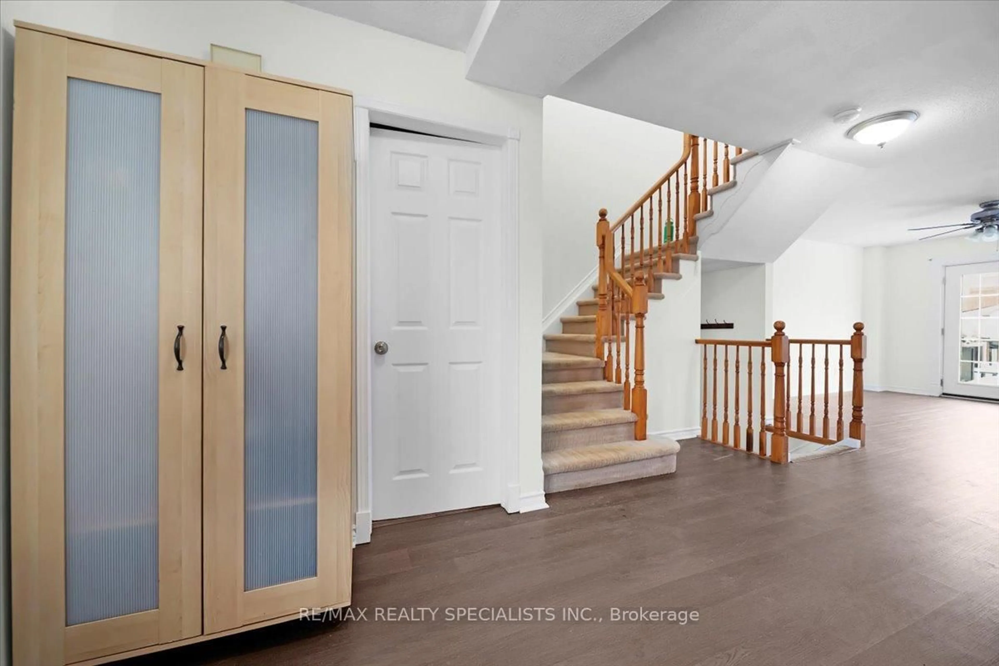 Indoor entryway for 49 Canrobert St, Woodstock Ontario N4S 8W9