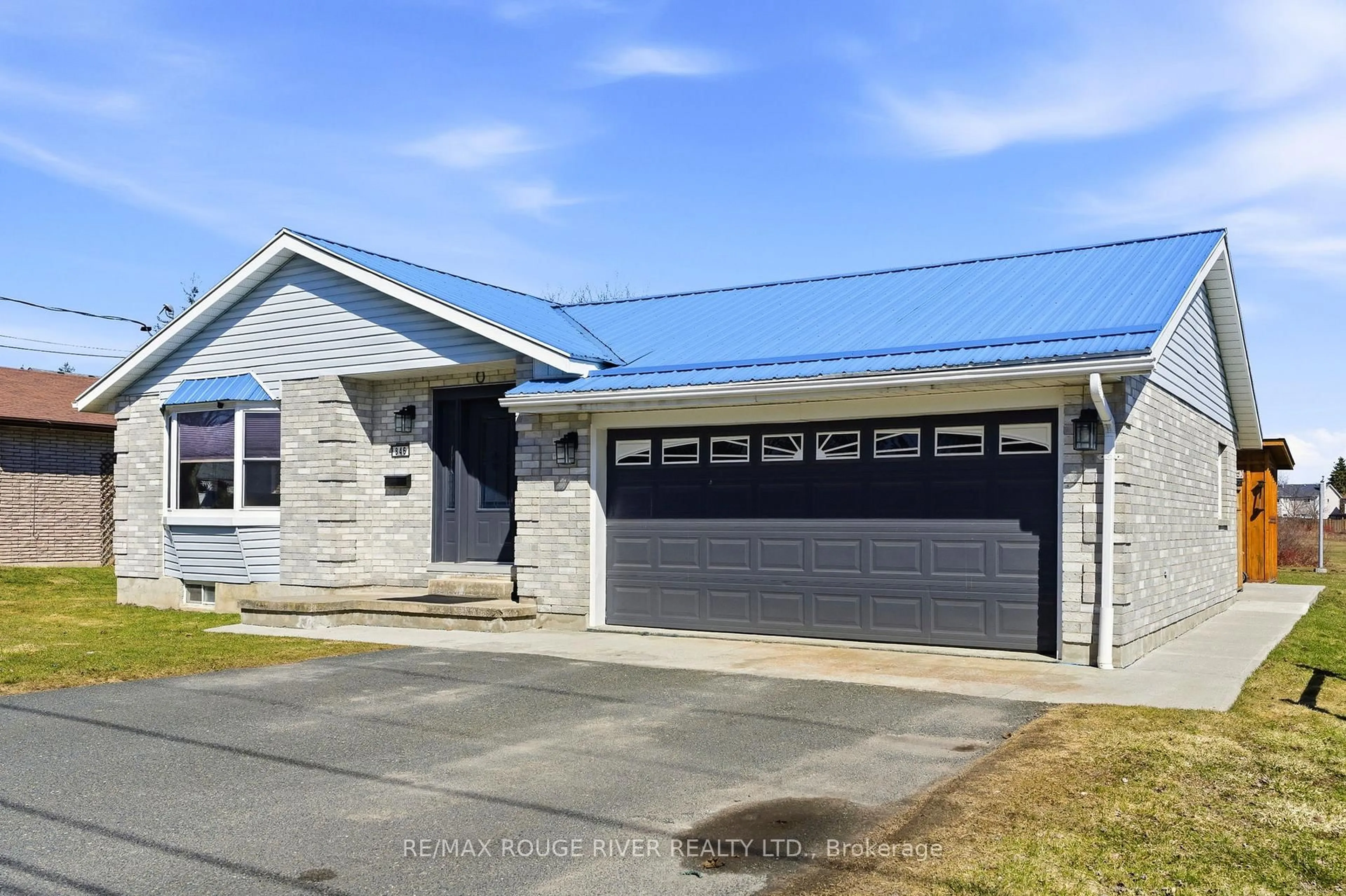 Indoor garage for 846 Ontario St, Cobourg Ontario K9A 3C5