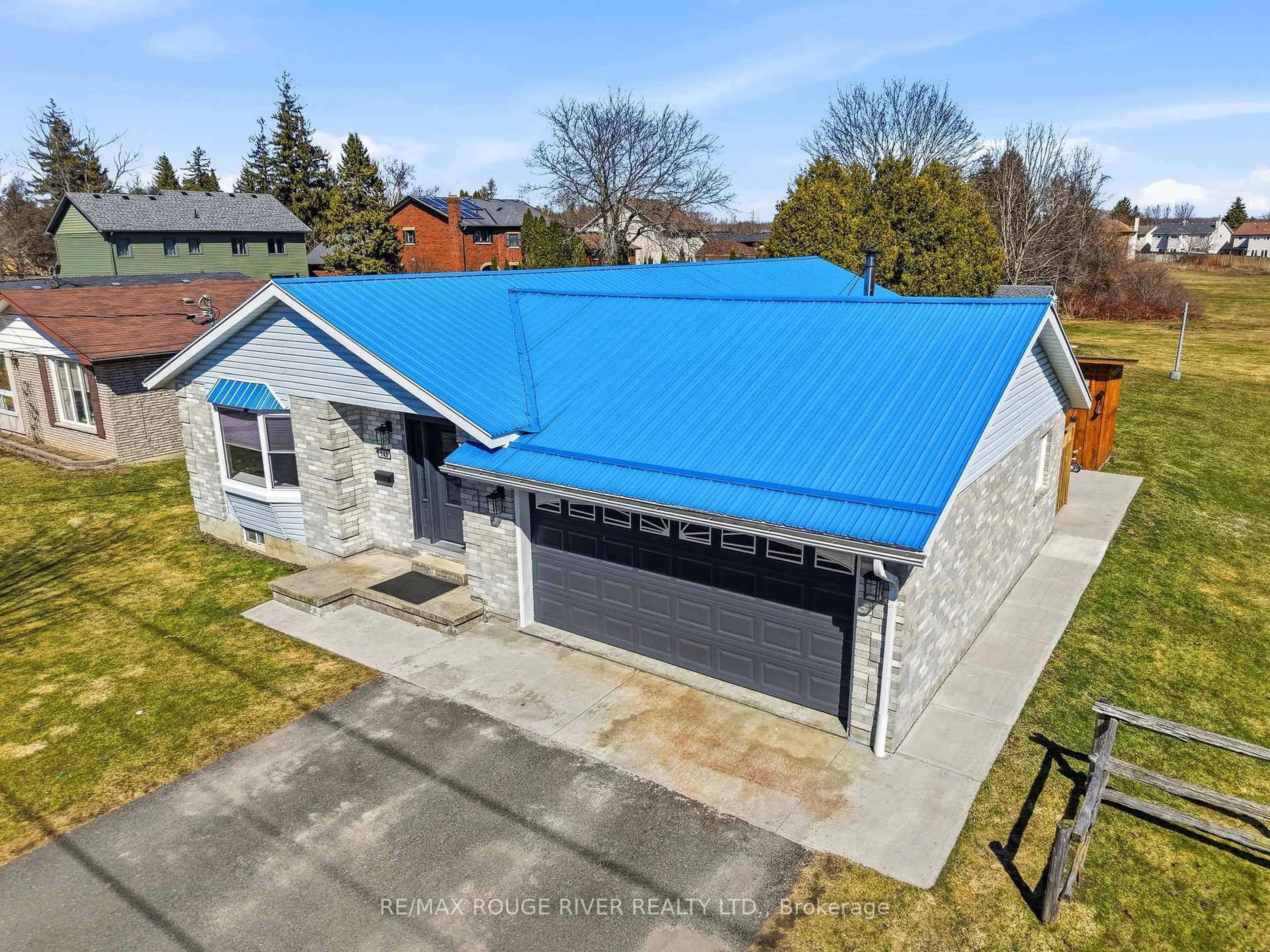 A pic from outside/outdoor area/front of a property/back of a property/a pic from drone, street for 846 Ontario St, Cobourg Ontario K9A 3C5