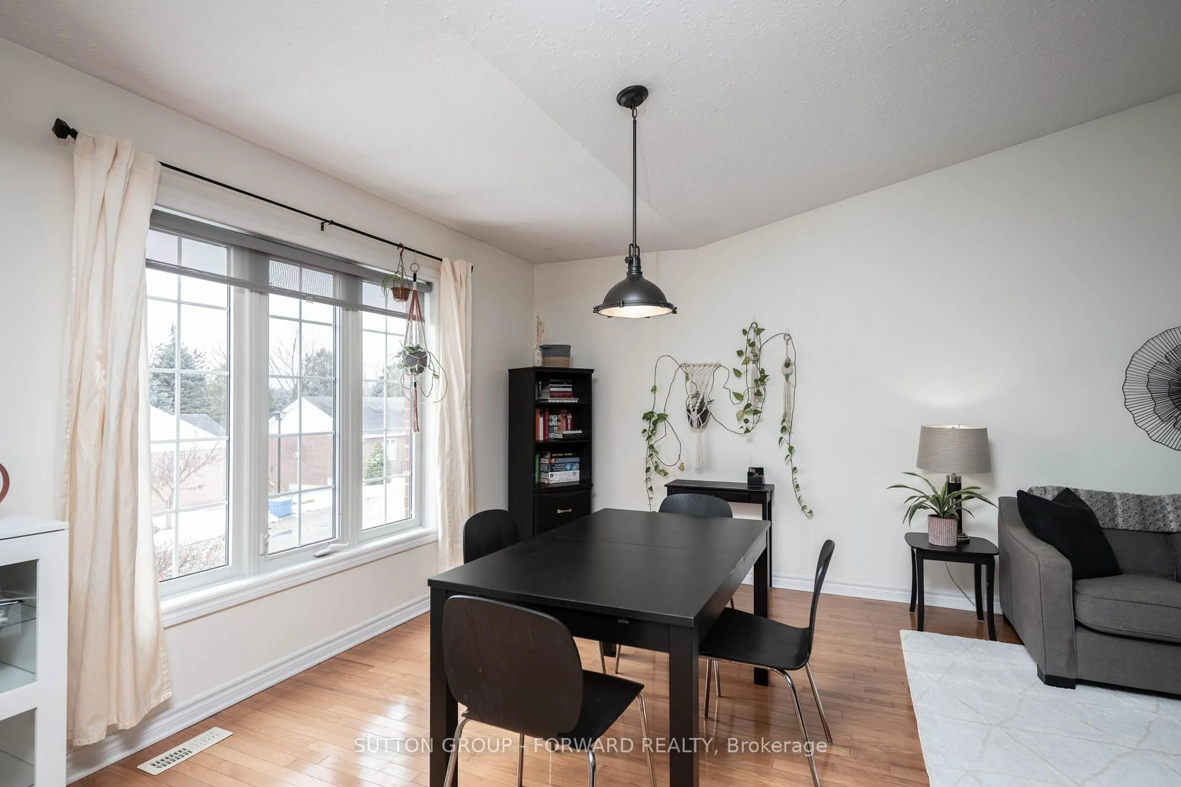 Dining room, wood/laminate floor for 1077 Hamilton Rd #9, London East Ontario N5W 6G3