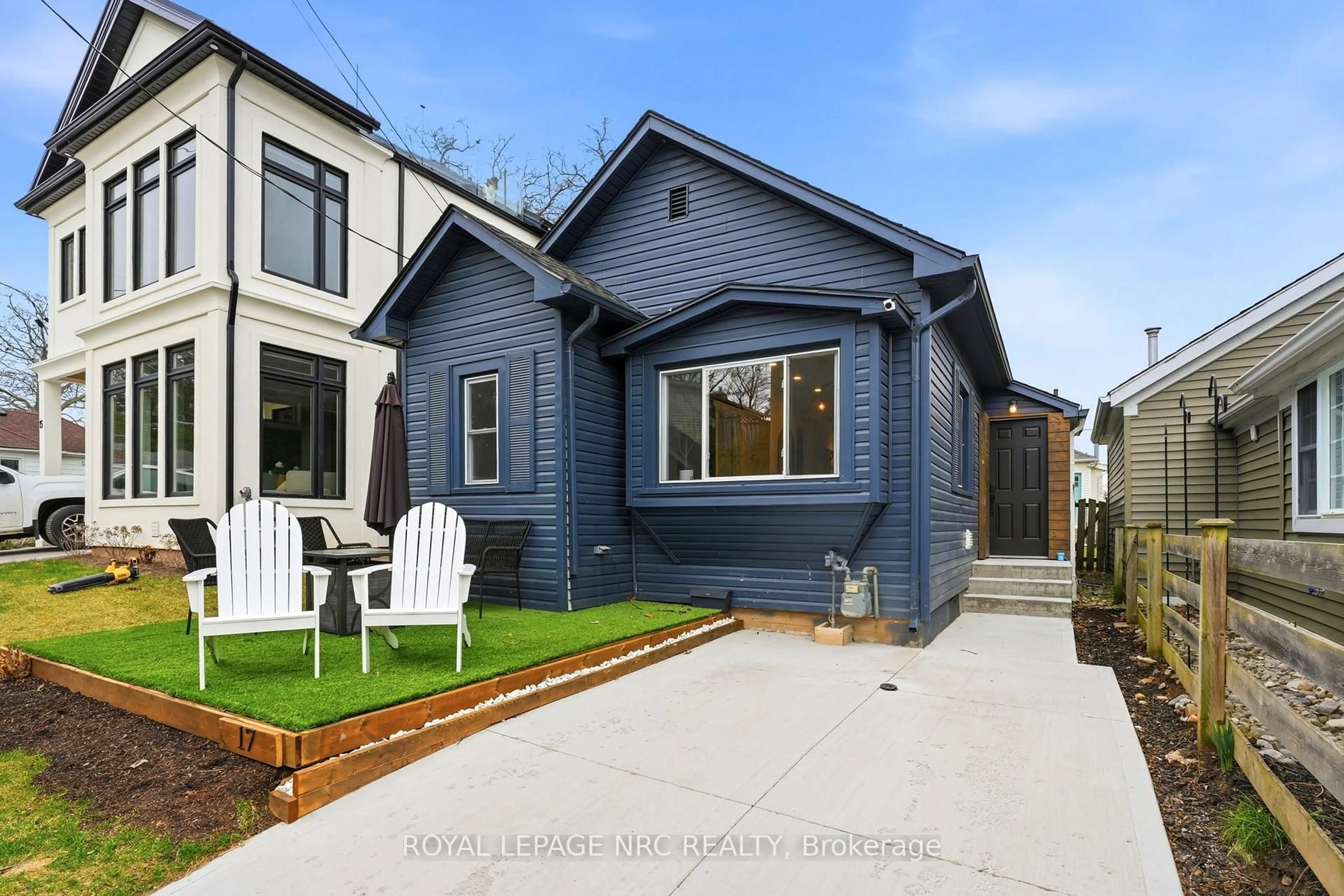 Home with vinyl exterior material, street for 17 Considine Ave, St. Catharines Ontario L2N 5K1