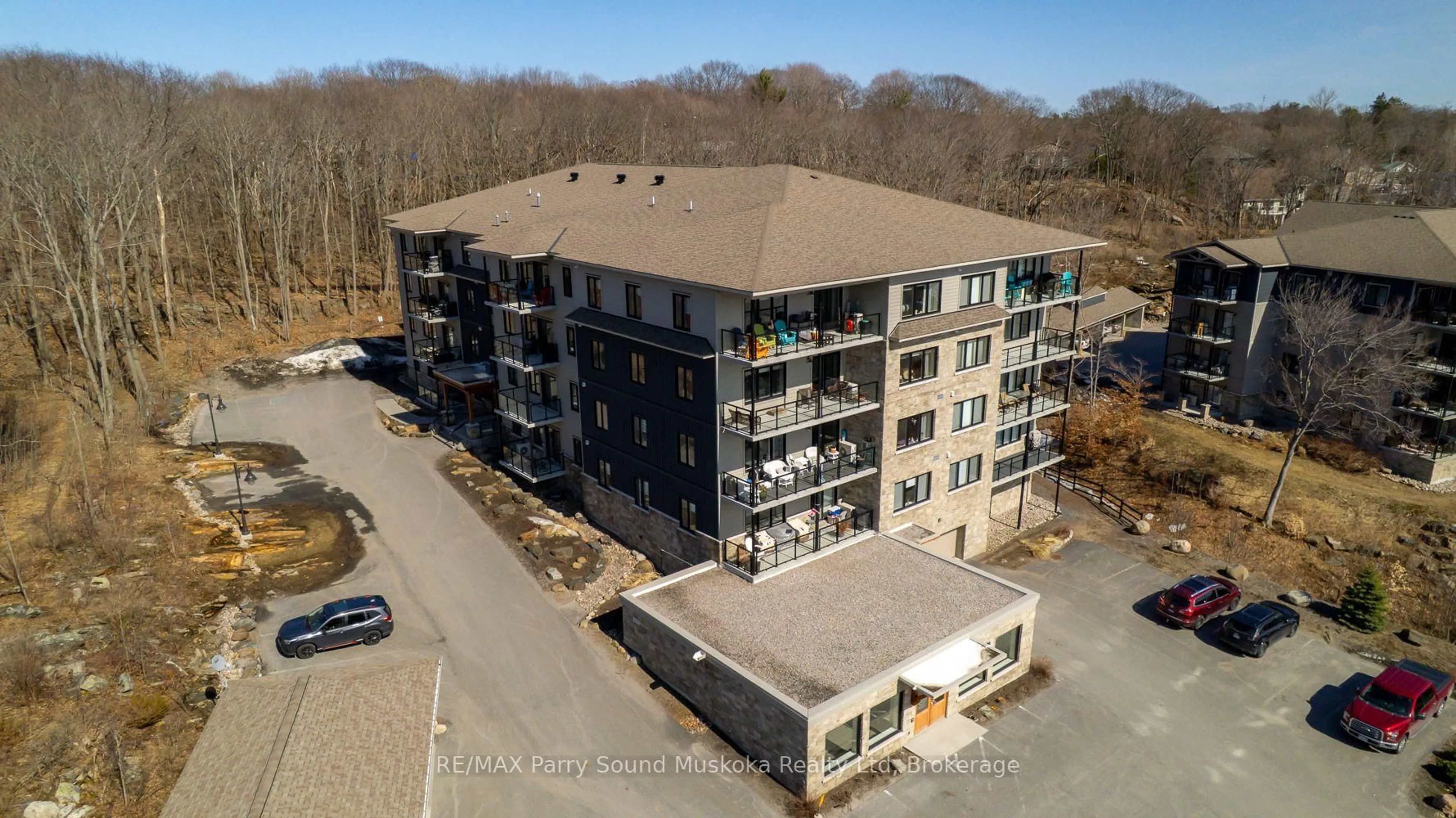 A pic from outside/outdoor area/front of a property/back of a property/a pic from drone, building for 11B Salt Dock Rd #401, Parry Sound Ontario P2A 3B6