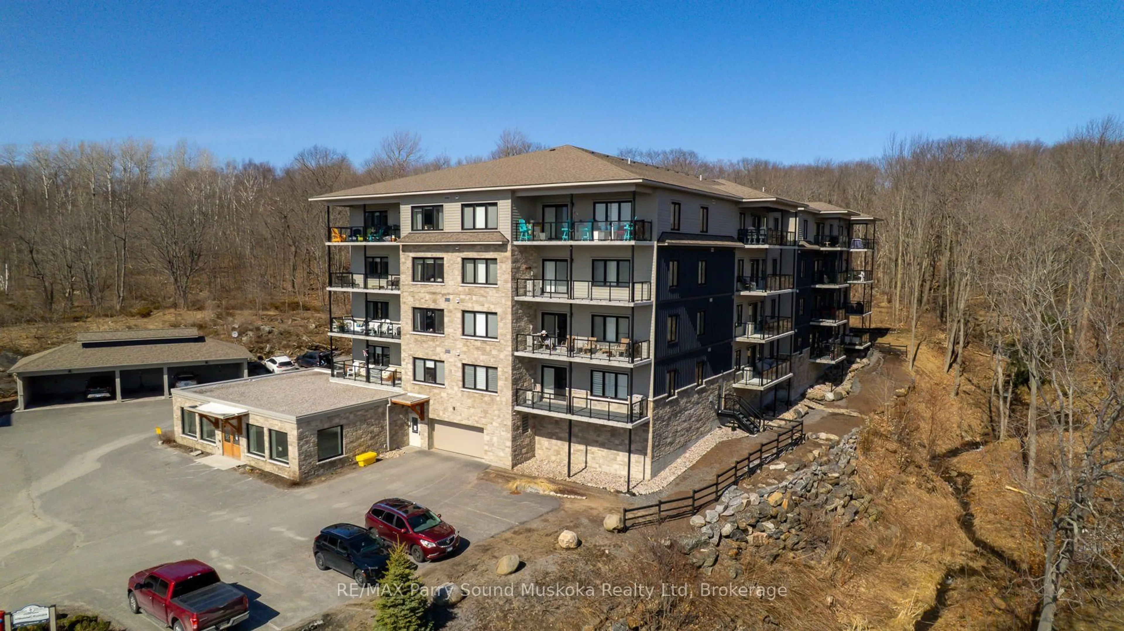 A pic from outside/outdoor area/front of a property/back of a property/a pic from drone, building for 11B Salt Dock Rd #401, Parry Sound Ontario P2A 3B6