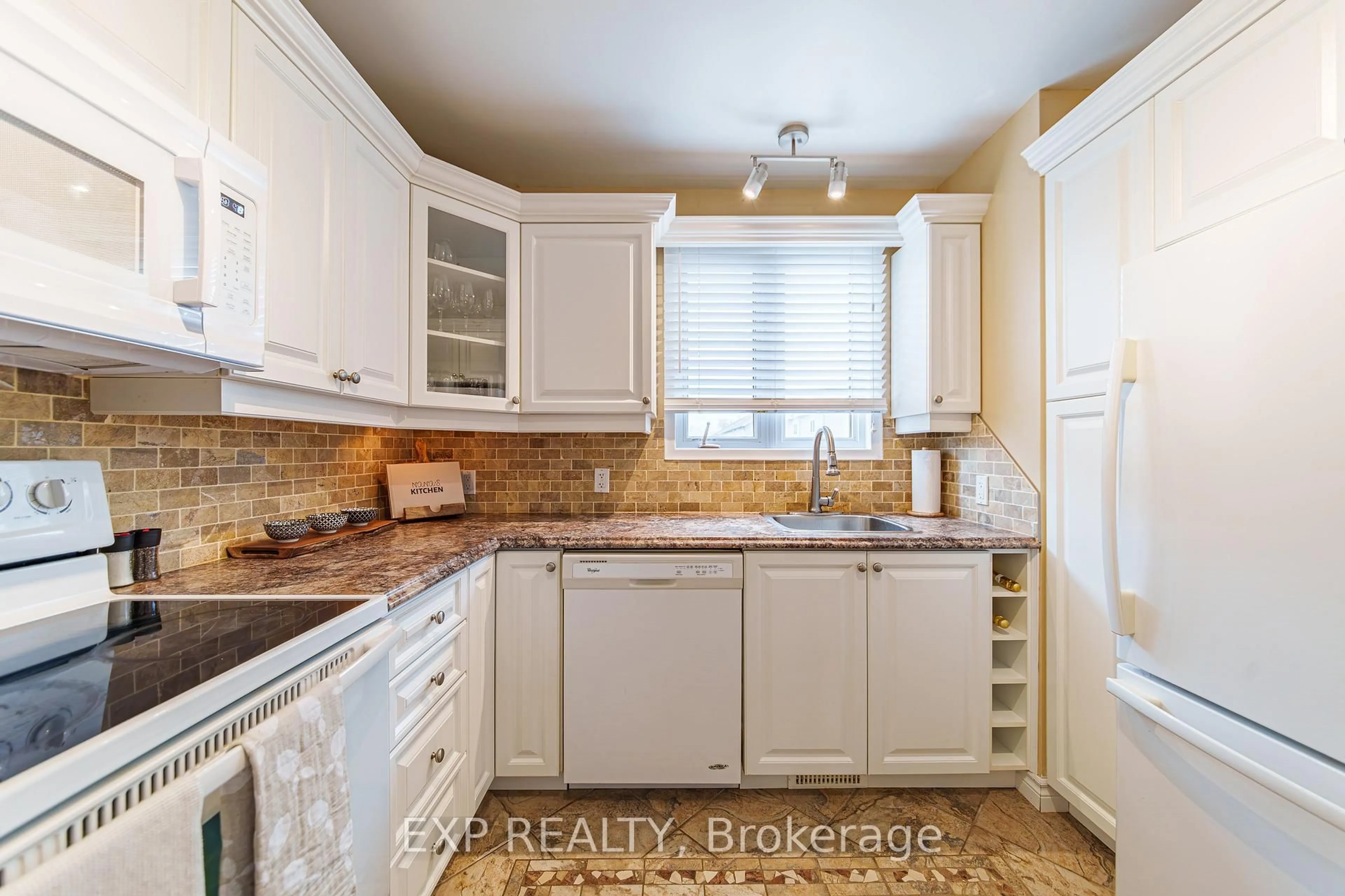Standard kitchen, ceramic/tile floor for 115 Sheldrake Dr, Ottawa Ontario K2L 1T1