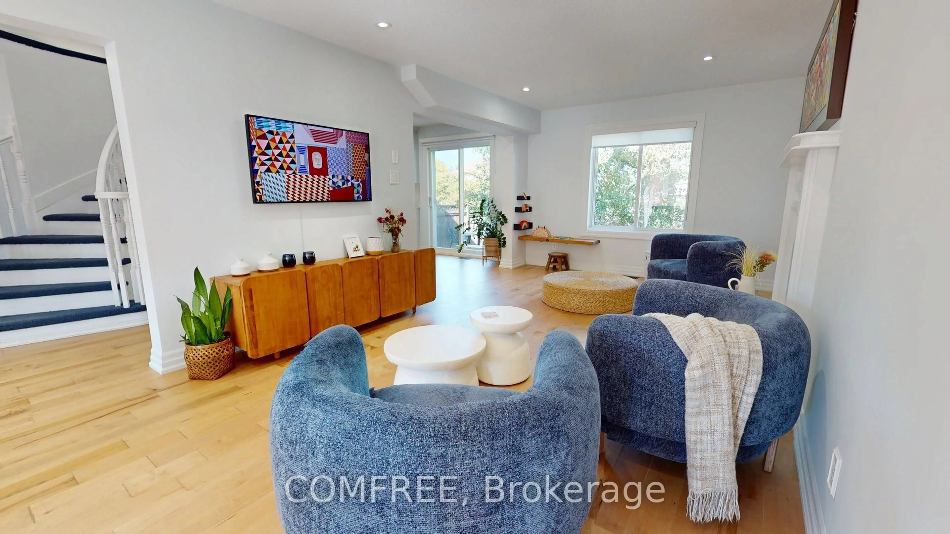 Living room with furniture, unknown for 1234 Matheson Rd, Ottawa Ontario K1J 1A7