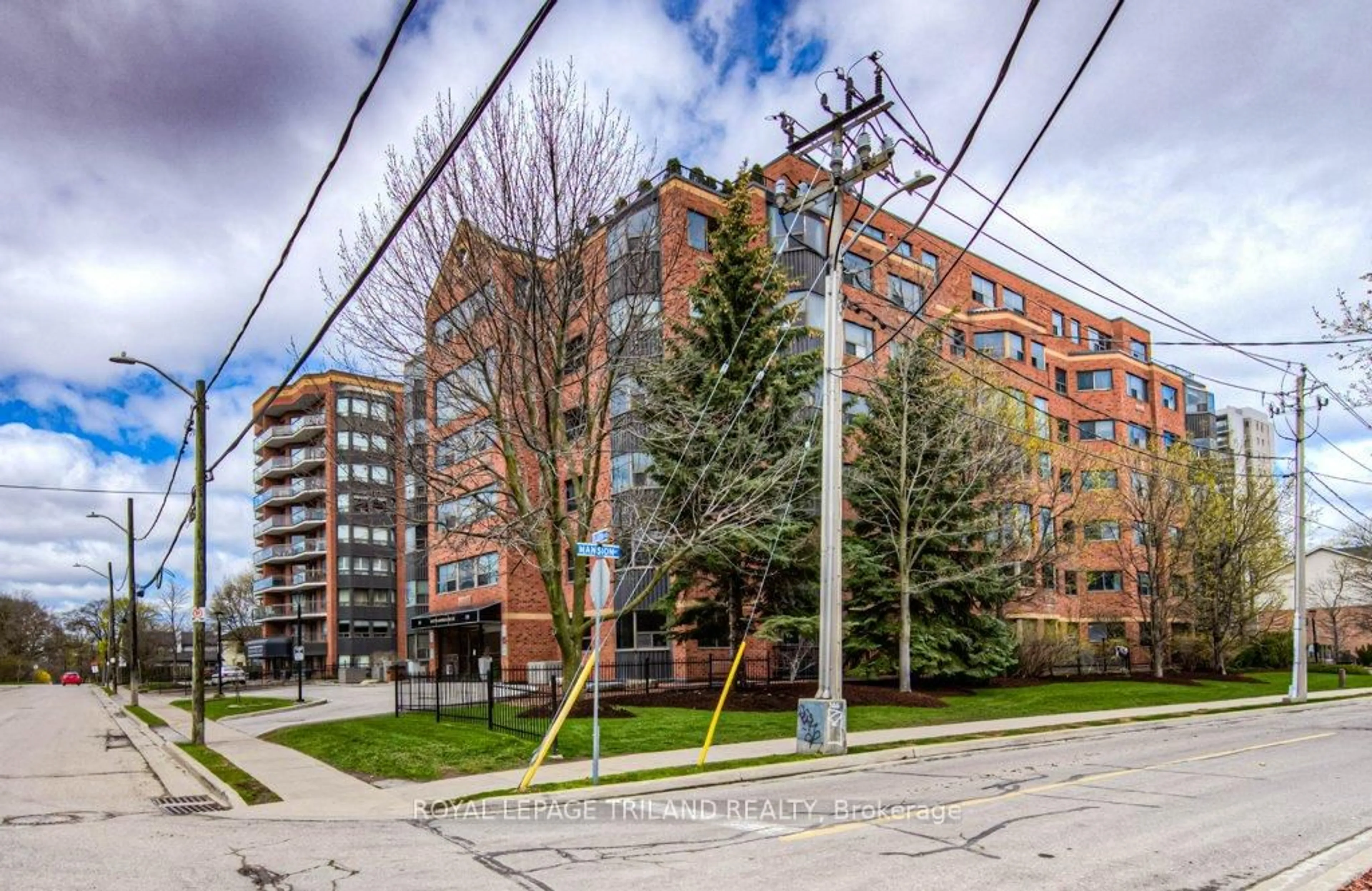 Patio, street for 20 Ellen St #403, Kitchener Ontario N3H 6R7