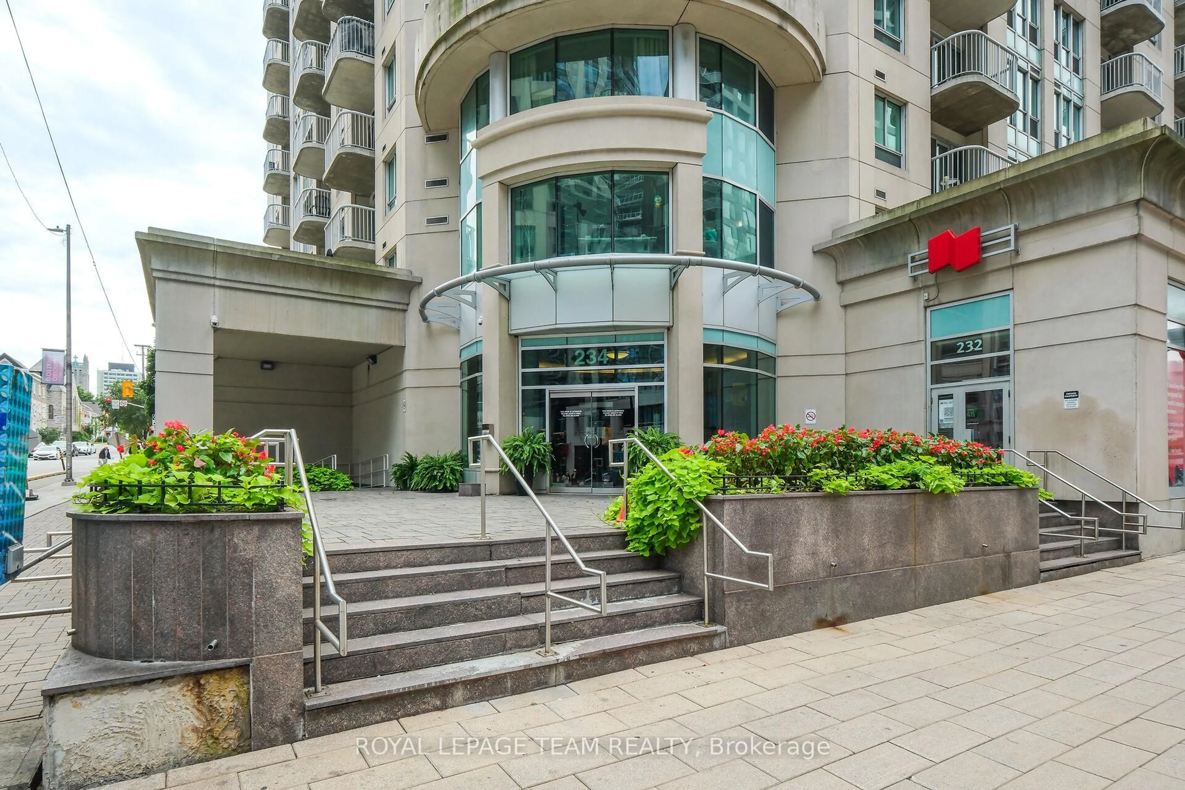 Indoor foyer for 234 RIDEAU St #1904A, Ottawa Ontario K1N 0A9