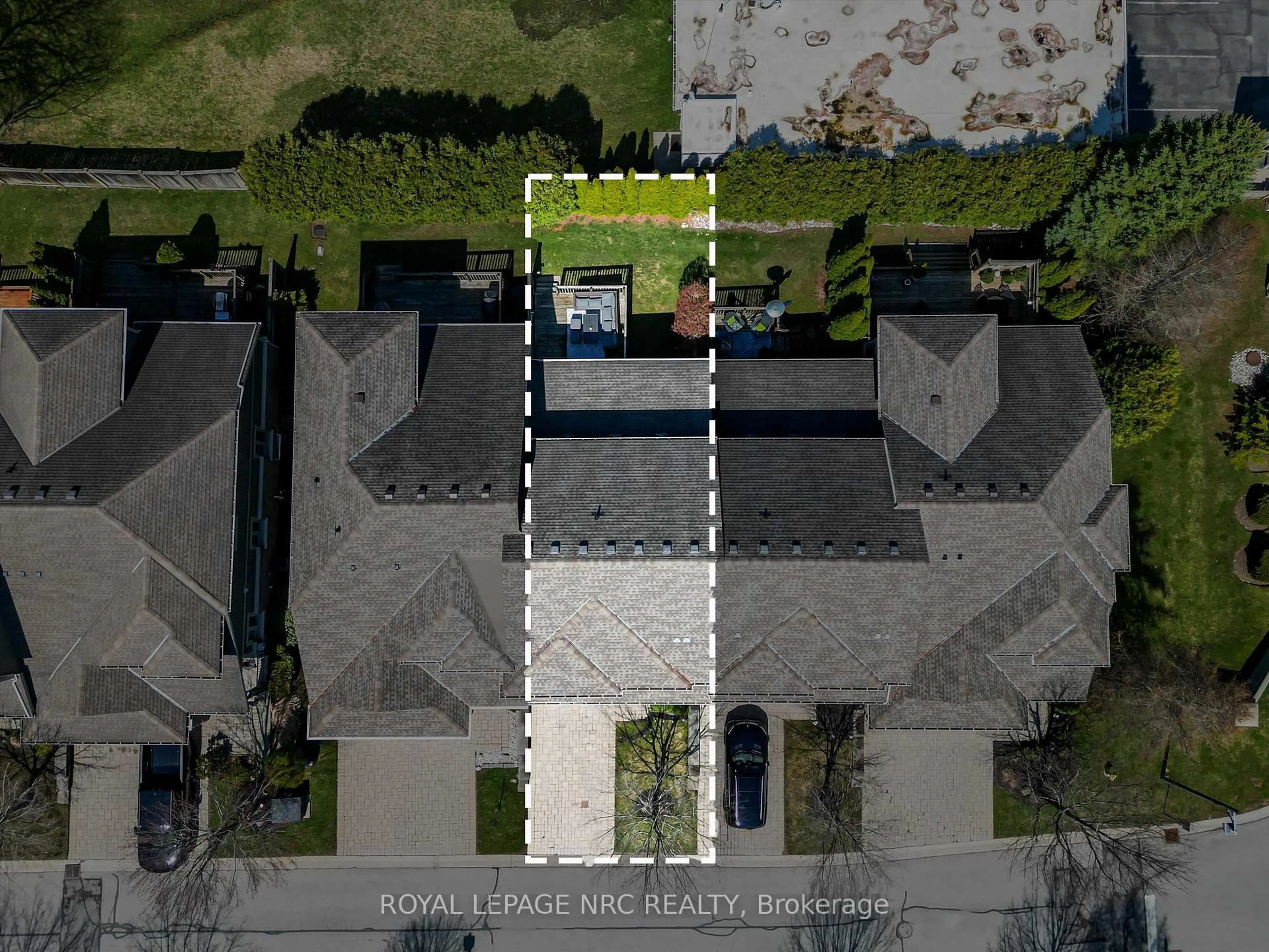 A pic from outside/outdoor area/front of a property/back of a property/a pic from drone, street for 1398 Pelham St #20, Pelham Ontario L0S 1E7