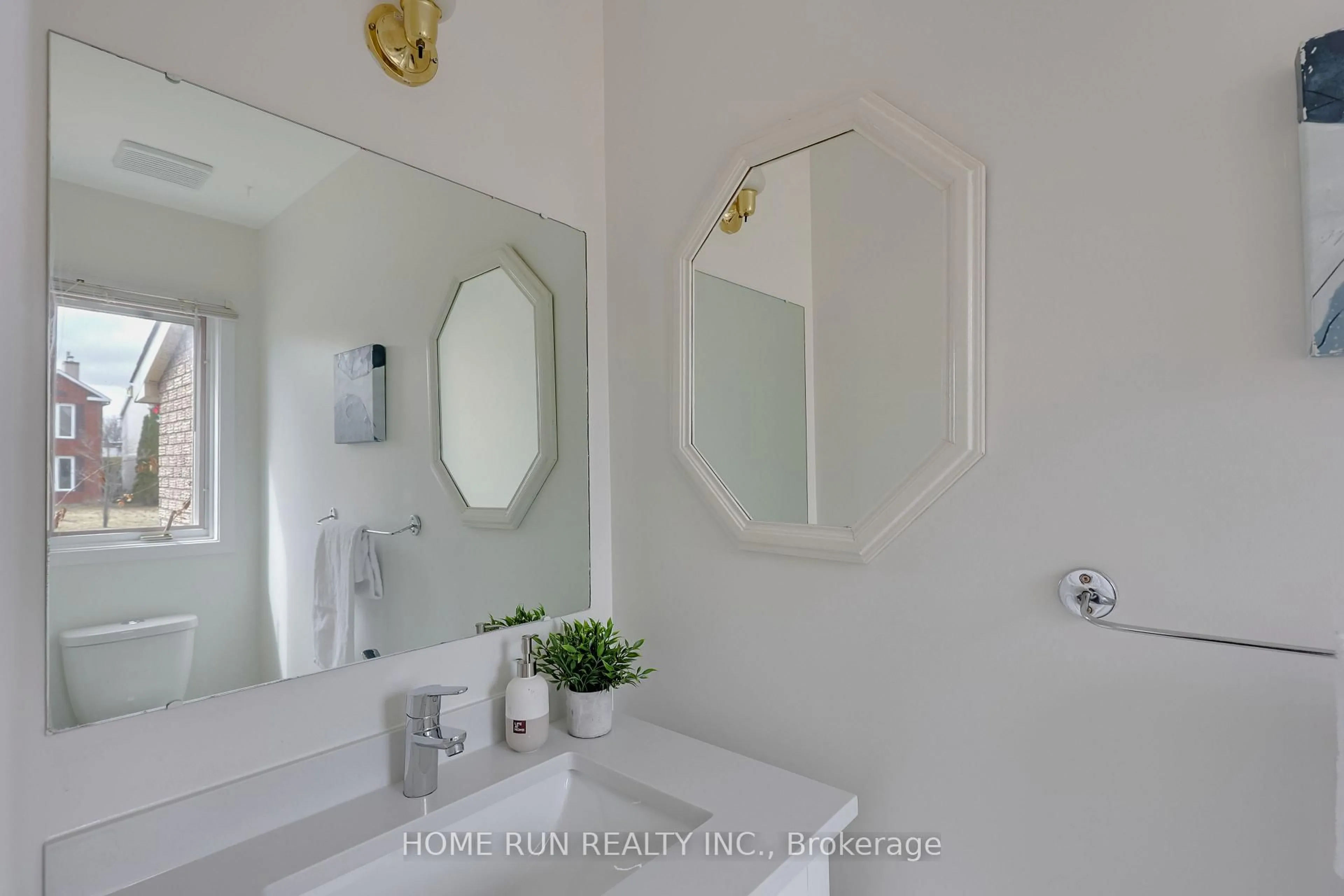 Standard bathroom, ceramic/tile floor for 16 Sovereign Ave, Ottawa Ontario K2G 4Y1