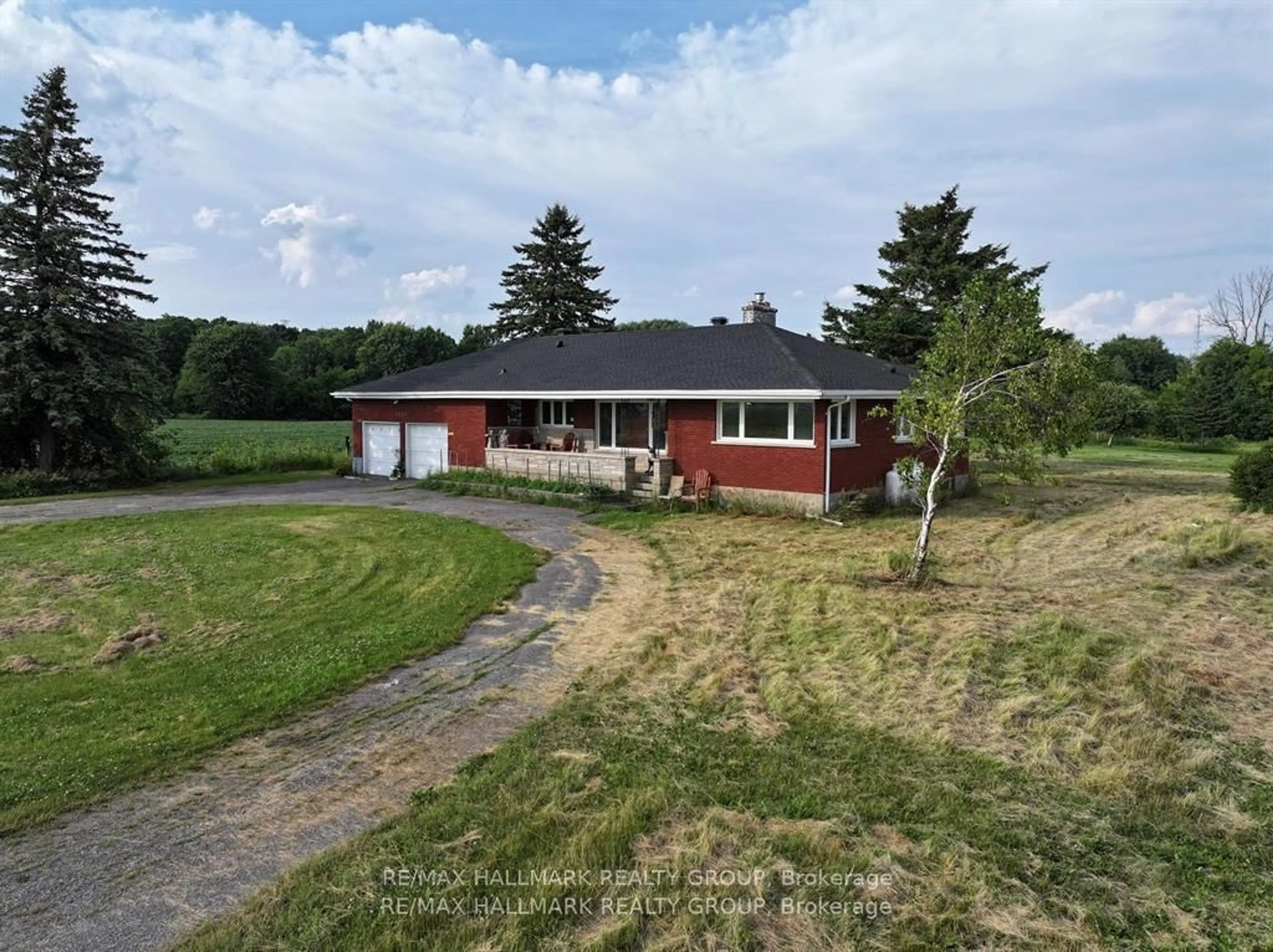 A pic from outside/outdoor area/front of a property/back of a property/a pic from drone, unknown for 6050 Old Richmond Rd, Richmond Ontario K0A 2Z0