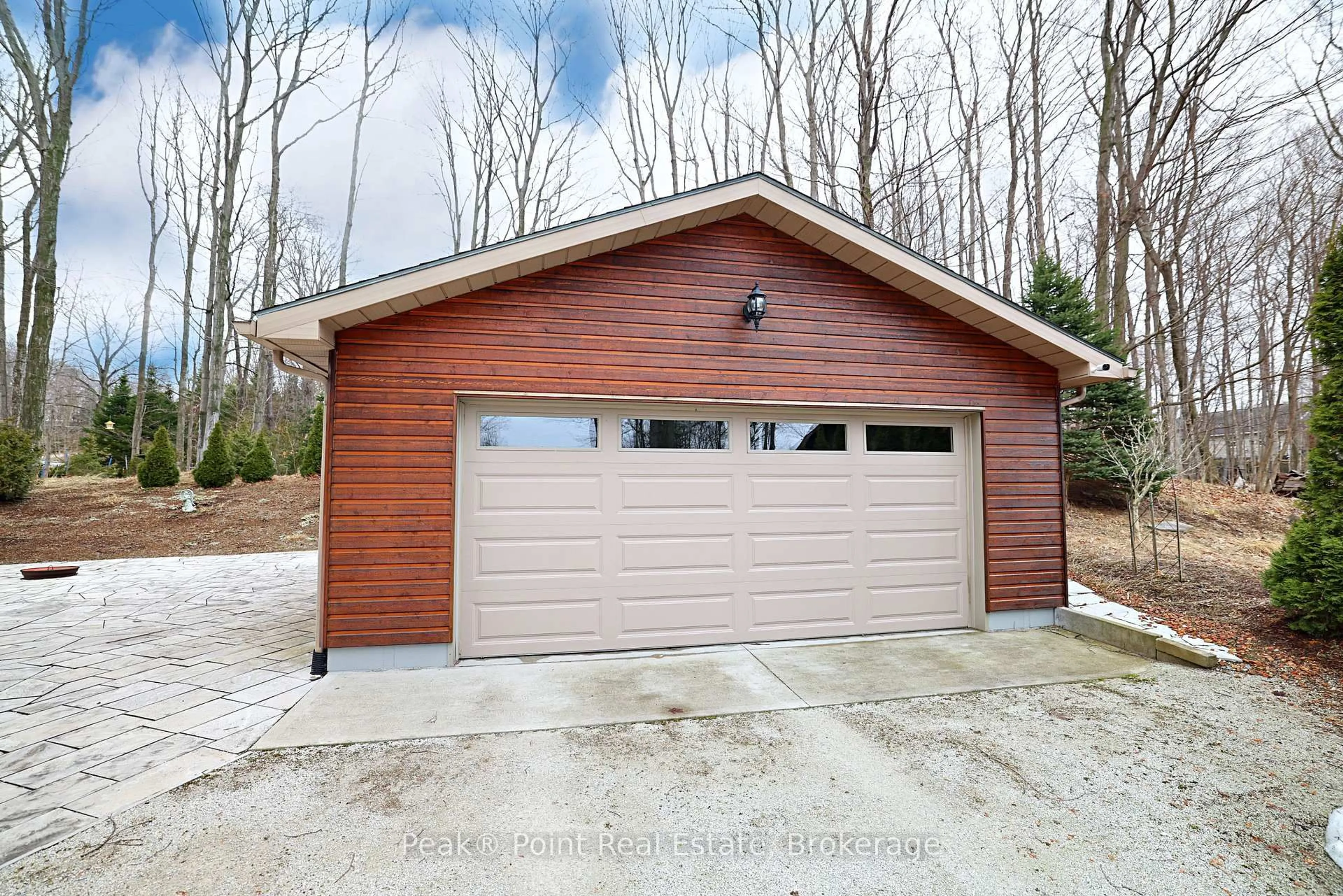 Indoor garage for 9 Carson Lake Cres, South Bruce Peninsula Ontario N0H 2G0