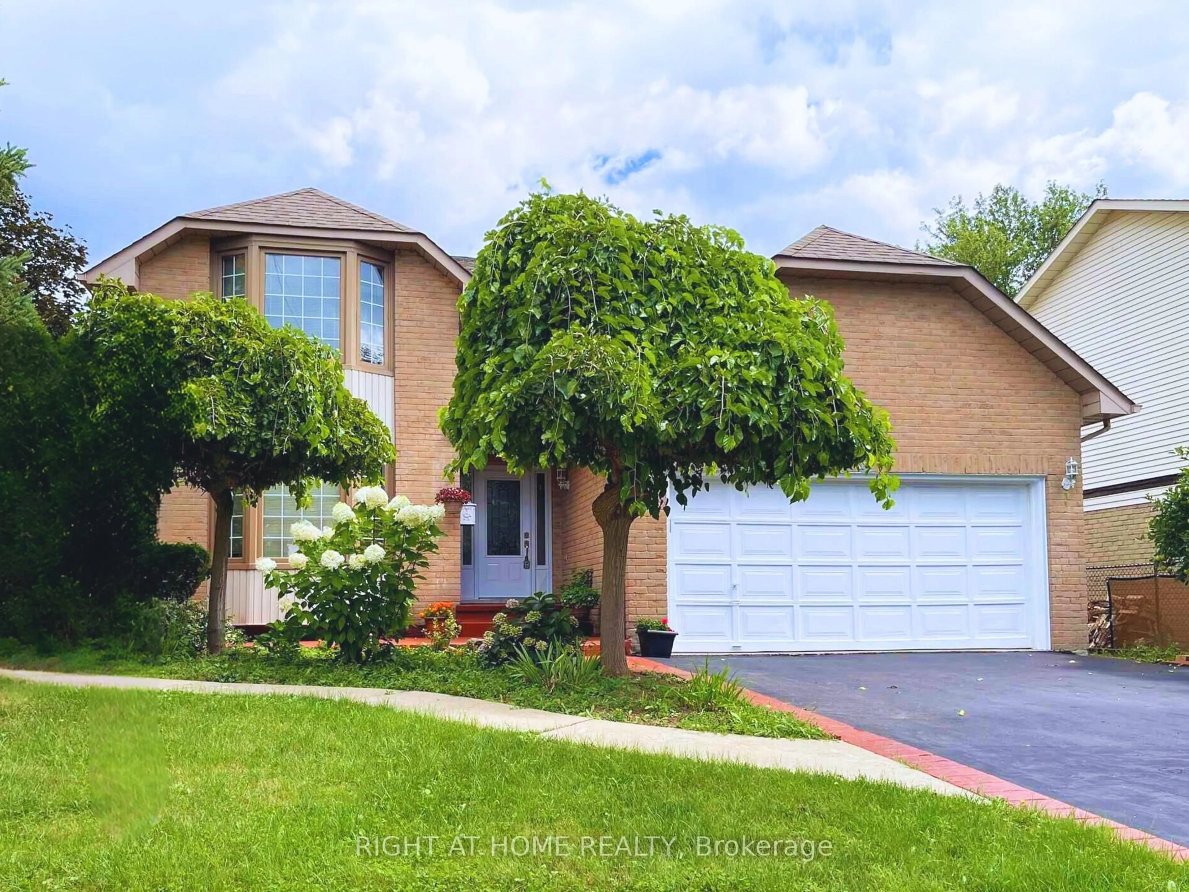 Home with brick exterior material, street for 309 Amberly Blvd, Hamilton Ontario L9G 4B6