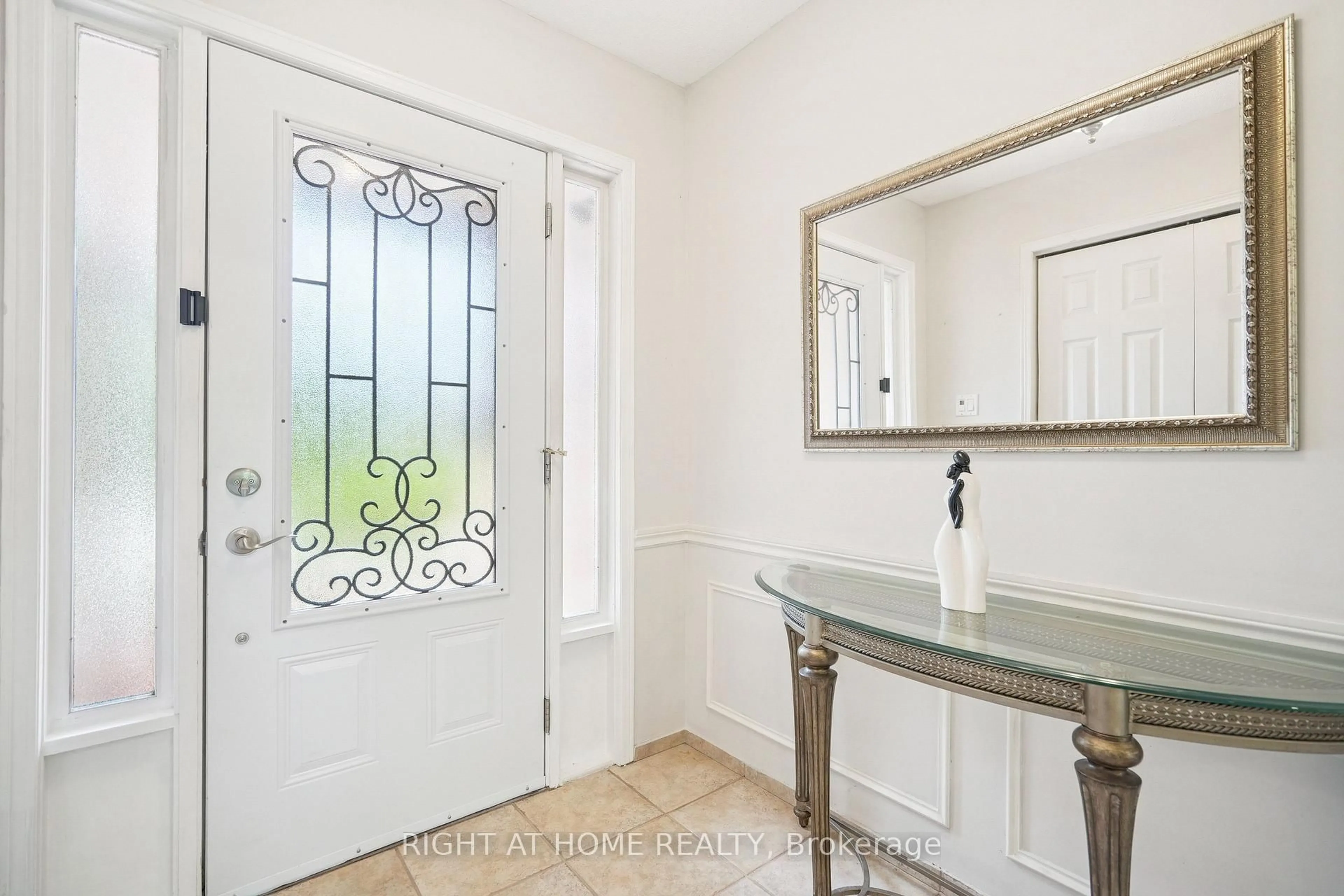 Indoor entryway for 309 Amberly Blvd, Hamilton Ontario L9G 4B6