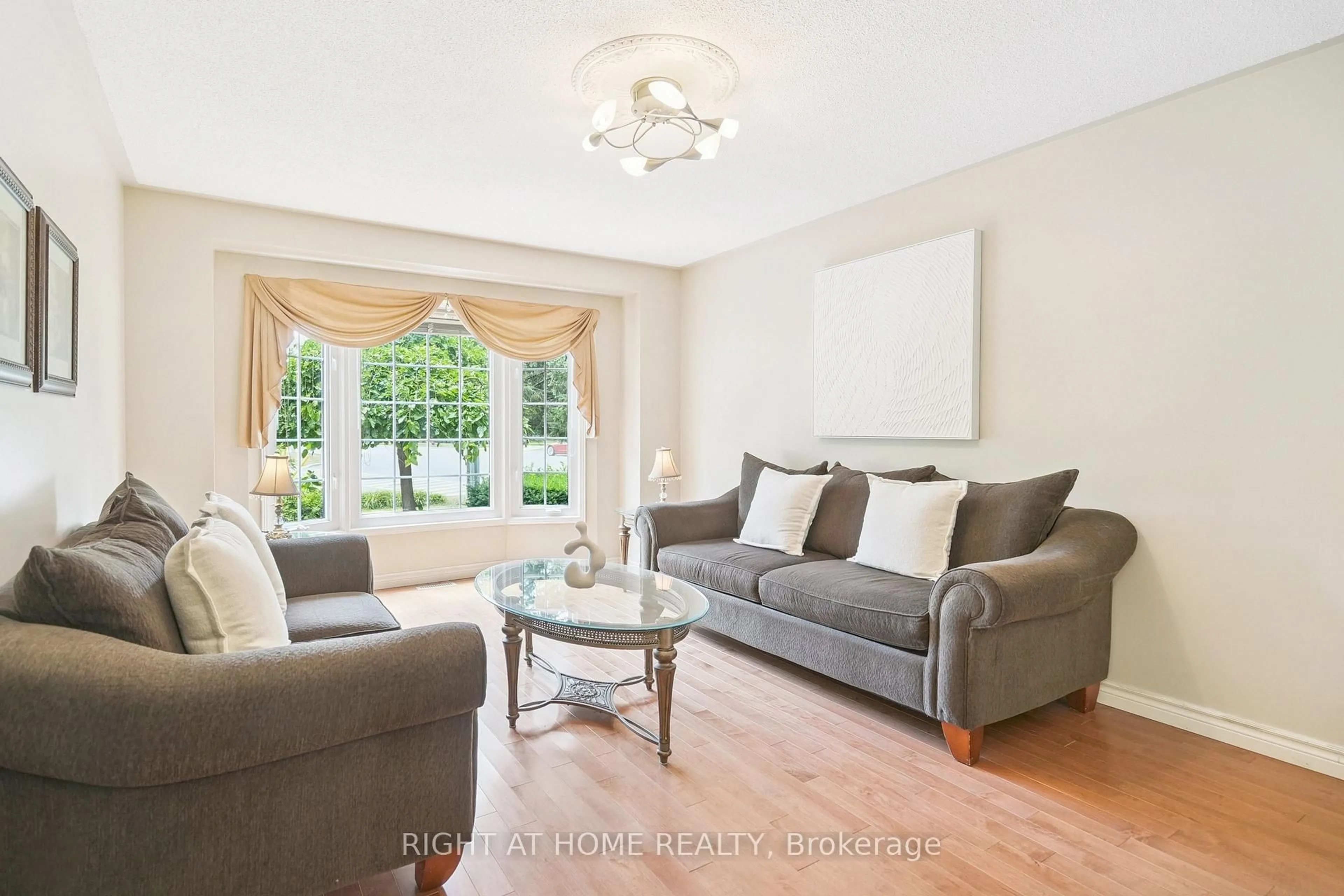 Living room with furniture, unknown for 309 Amberly Blvd, Hamilton Ontario L9G 4B6