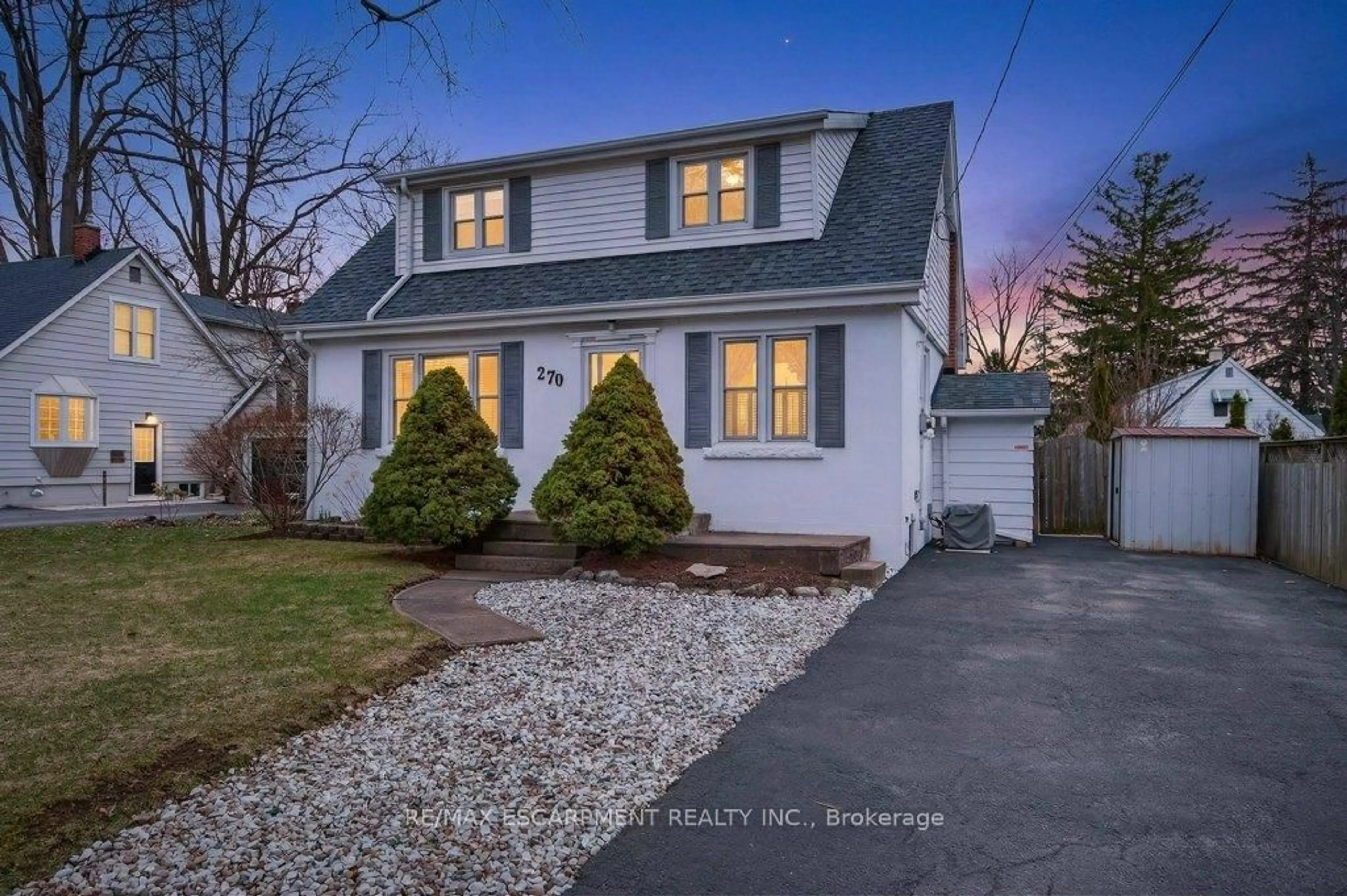 Home with vinyl exterior material, street for 270 Mill St, Hamilton Ontario L0R 2H0