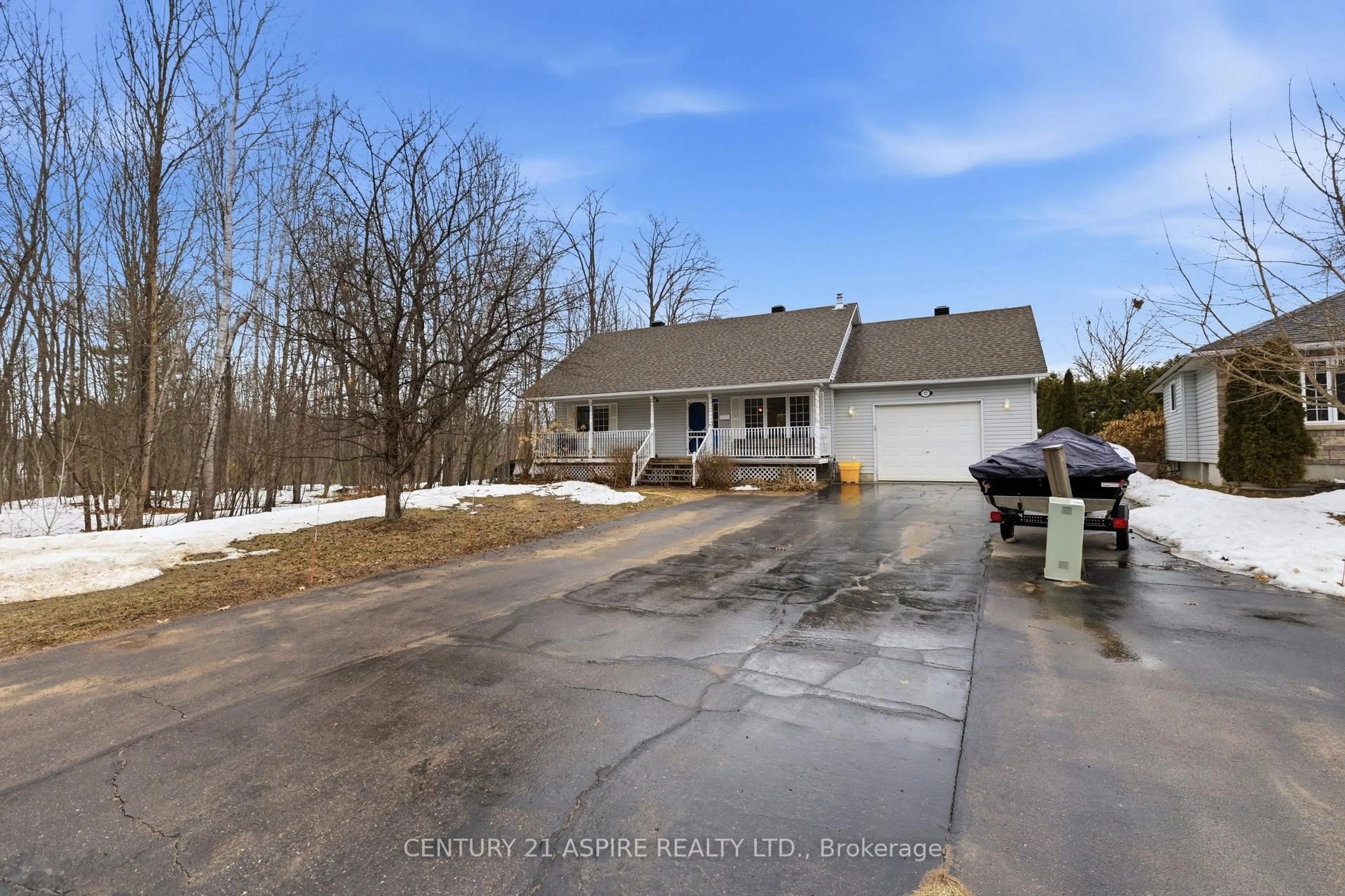 A pic from outside/outdoor area/front of a property/back of a property/a pic from drone, street for 27 Bayshore Dr, Petawawa Ontario K8A 3R7