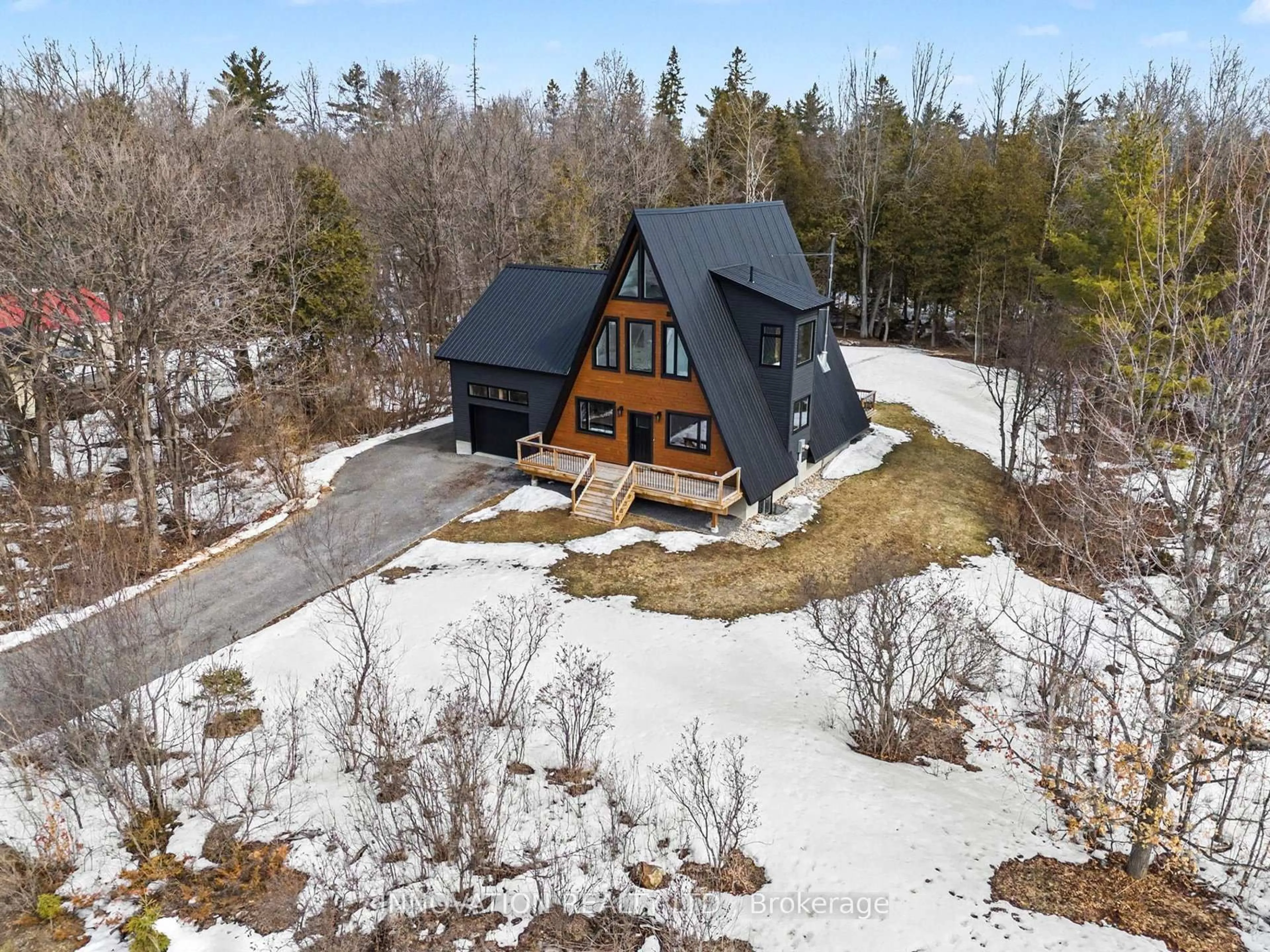 A pic from outside/outdoor area/front of a property/back of a property/a pic from drone, unknown for 86 Kingdon Mine Rd, Ottawa Ontario K7S 3G7