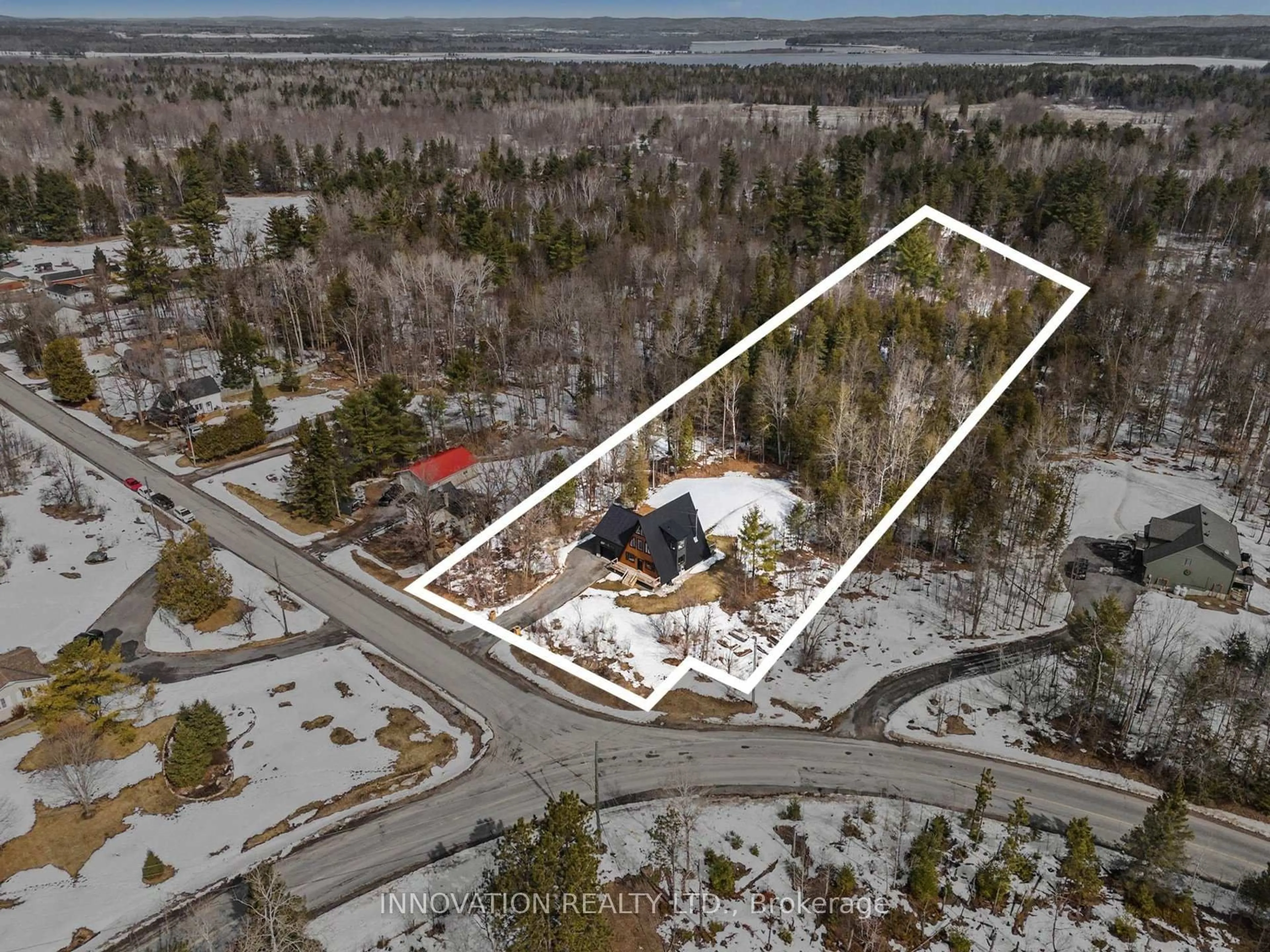 A pic from outside/outdoor area/front of a property/back of a property/a pic from drone, building for 86 Kingdon Mine Rd, Ottawa Ontario K7S 3G7