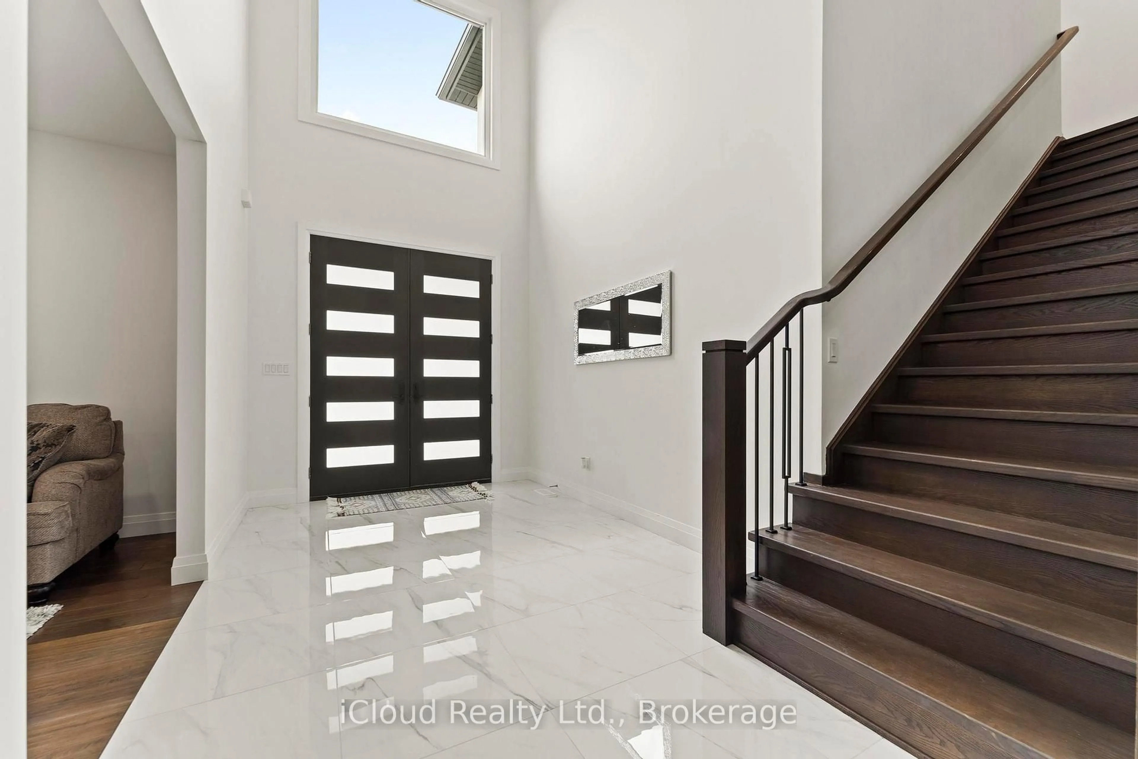 Indoor entryway for 222 Cowan Crt, Amherstburg Ontario N9V 0G9