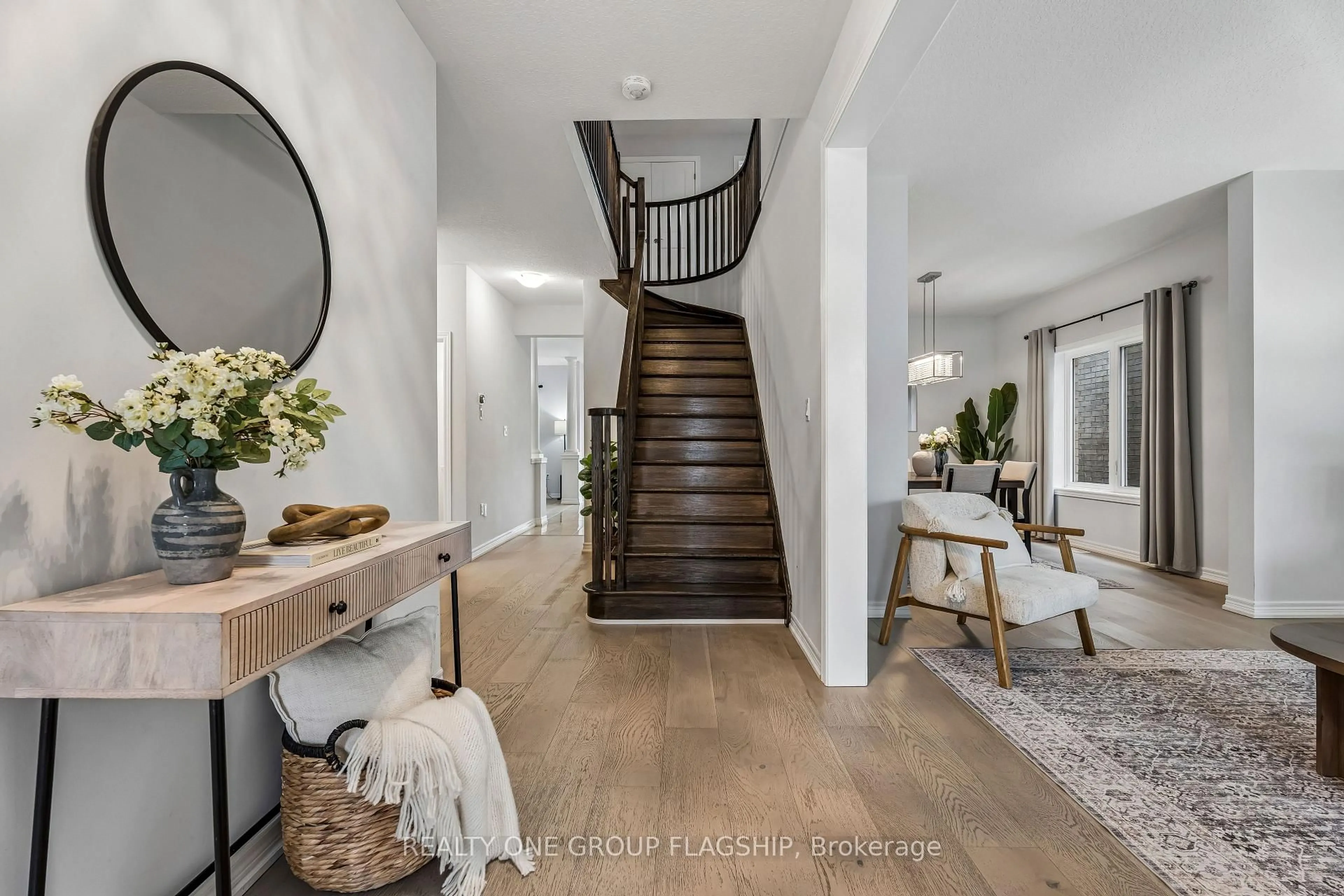 Indoor entryway for 87 Dolomiti Crt, Hamilton Ontario L0R 1P0