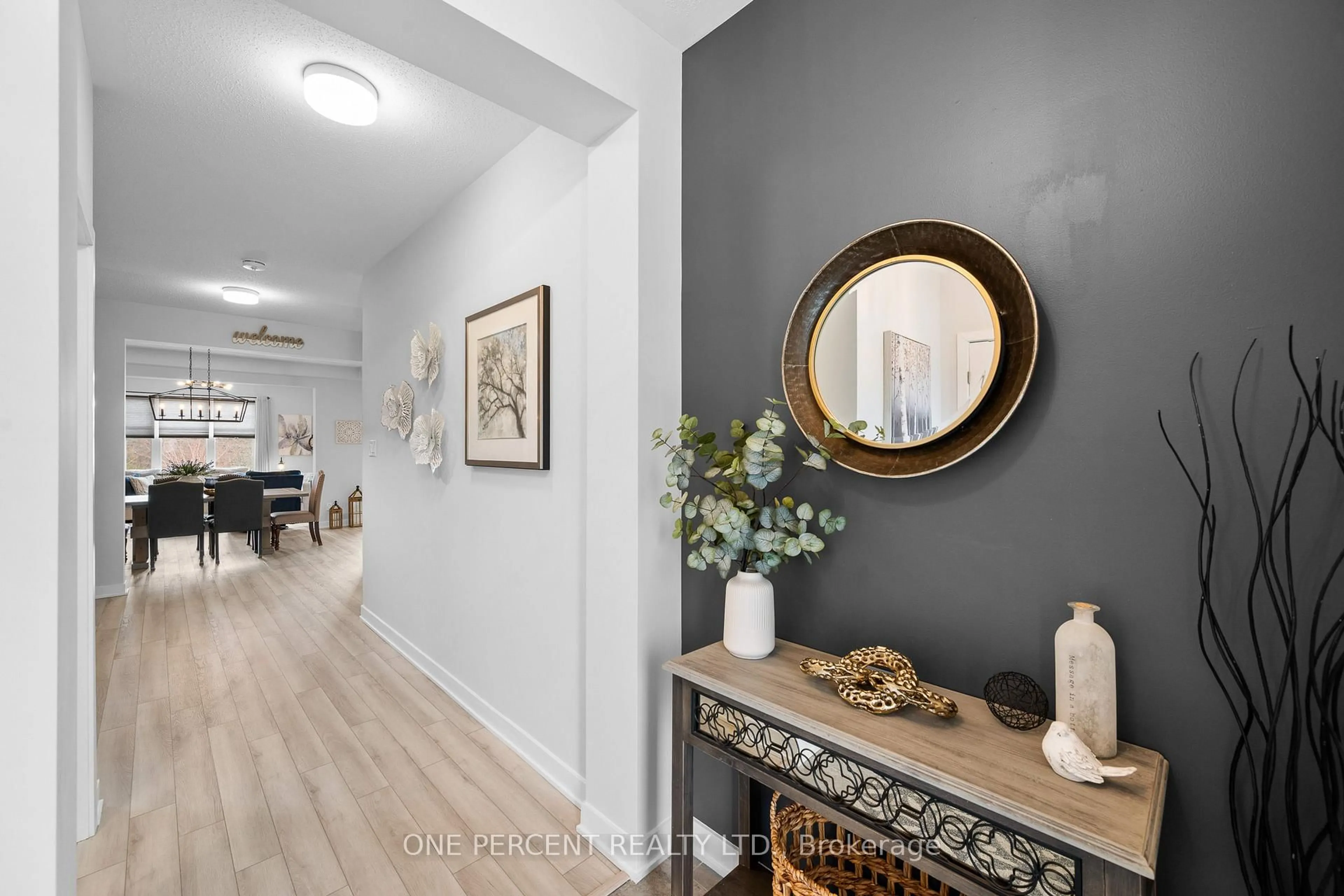 Indoor entryway for 1002 Showman St, Richmond Ontario K0A 2Z0