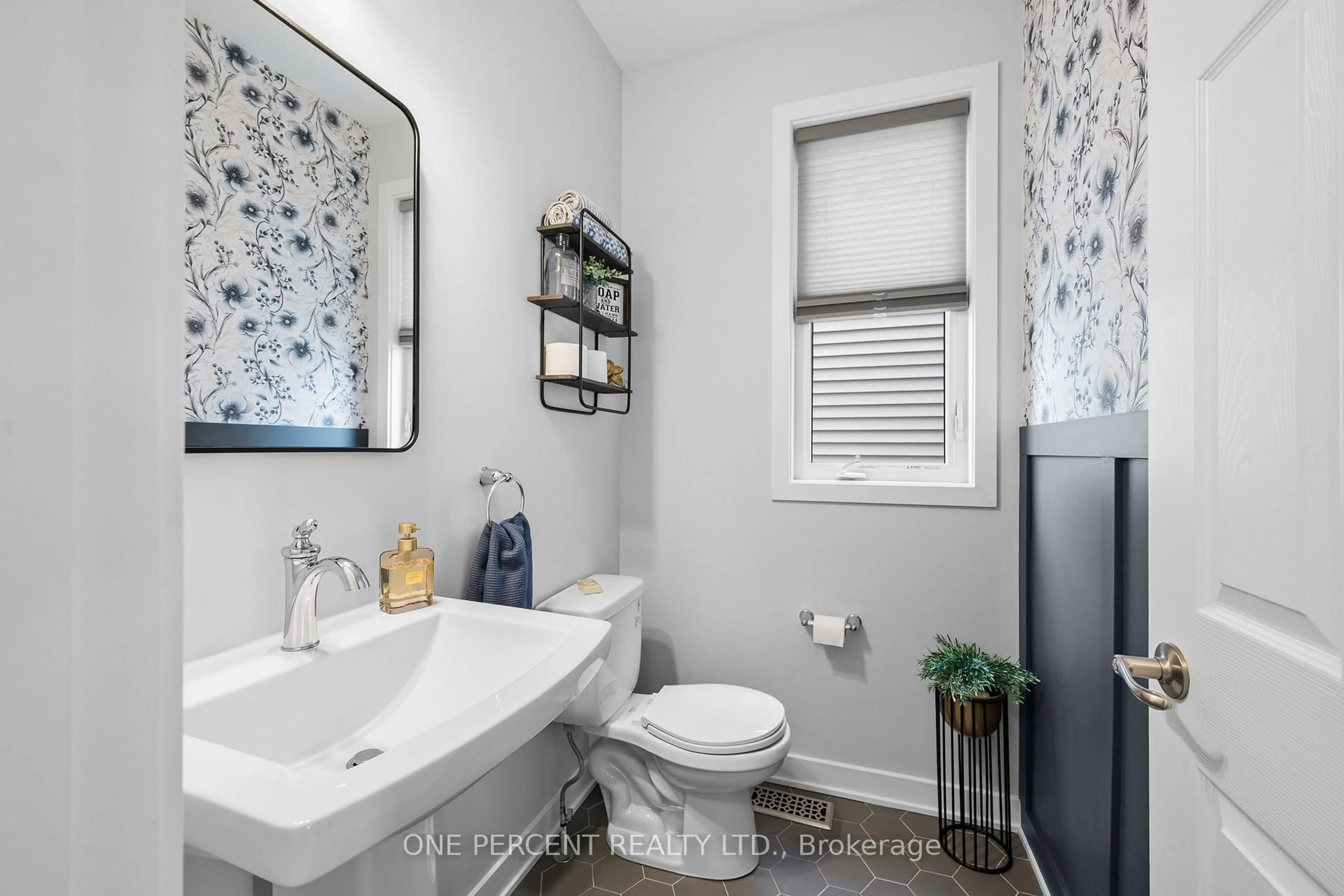 Standard bathroom, ceramic/tile floor for 1002 Showman St, Richmond Ontario K0A 2Z0