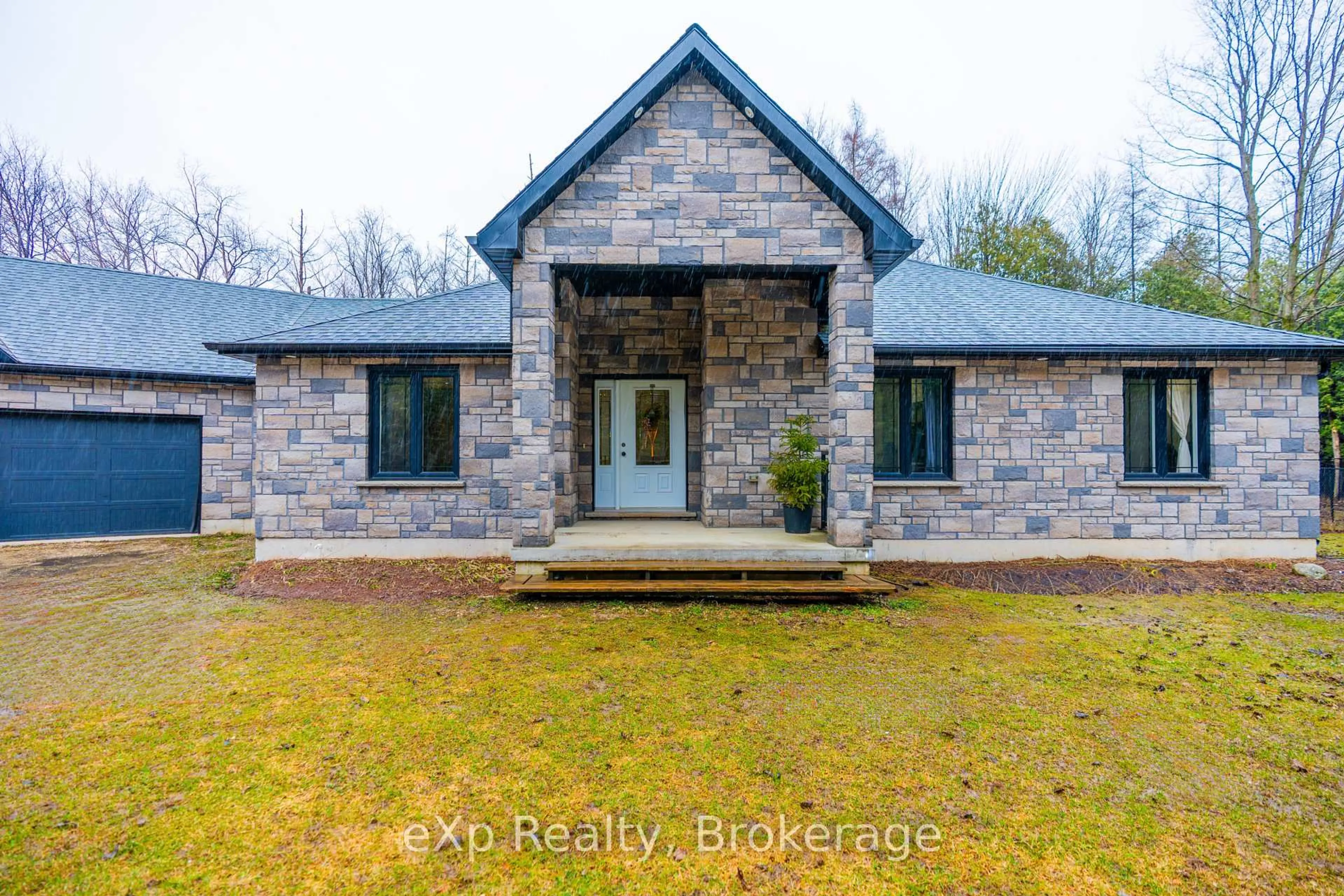 A pic from outside/outdoor area/front of a property/back of a property/a pic from drone, building for 90806 Driftwood Beach Rd, Howick Ontario N0G 1M0