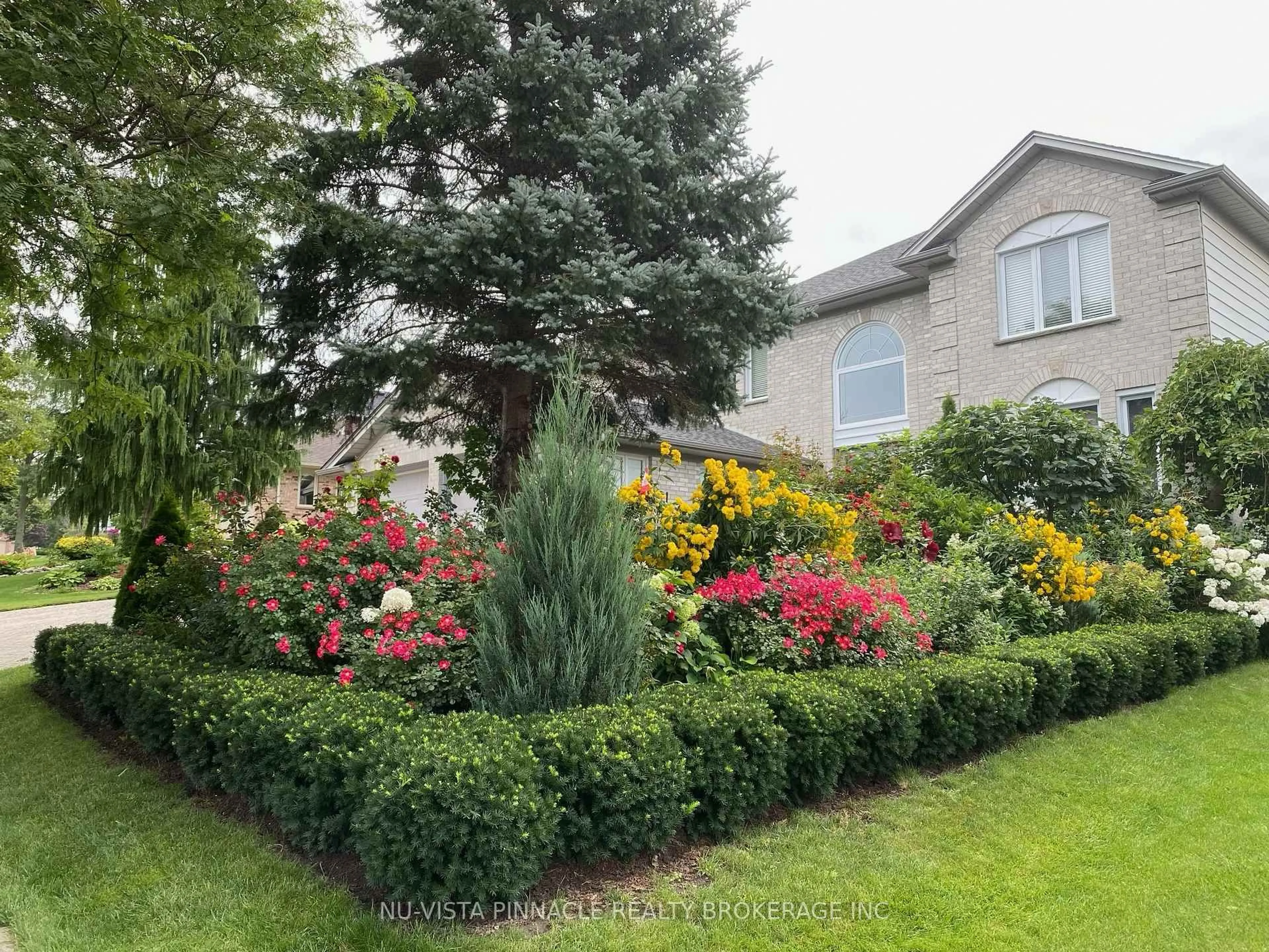 A pic from outside/outdoor area/front of a property/back of a property/a pic from drone, street for 532 Rosecliffe Terr, London South Ontario N6K 4H6