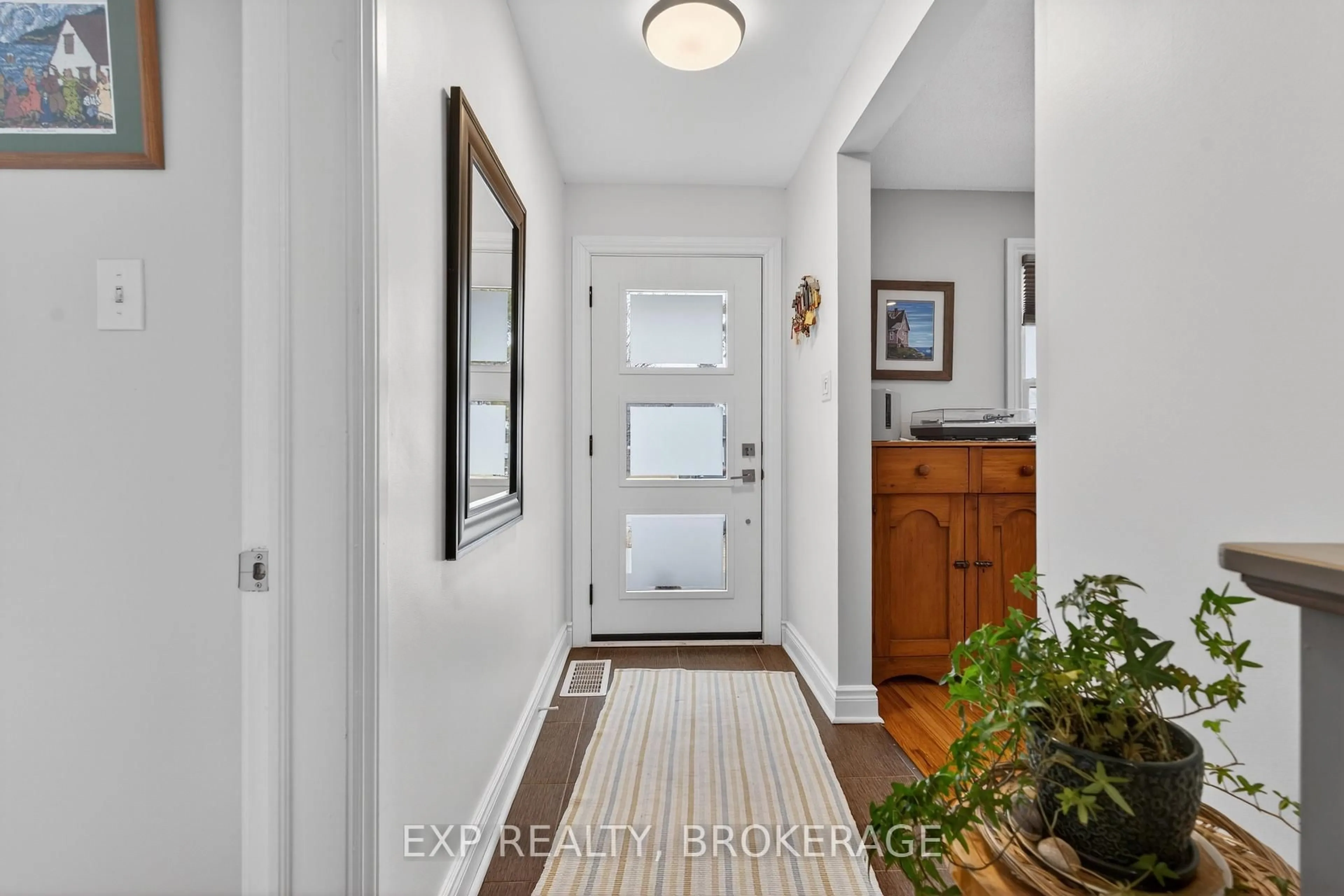 Indoor entryway for 9 STORMONT Ave, Kingston Ontario K7M 1N9