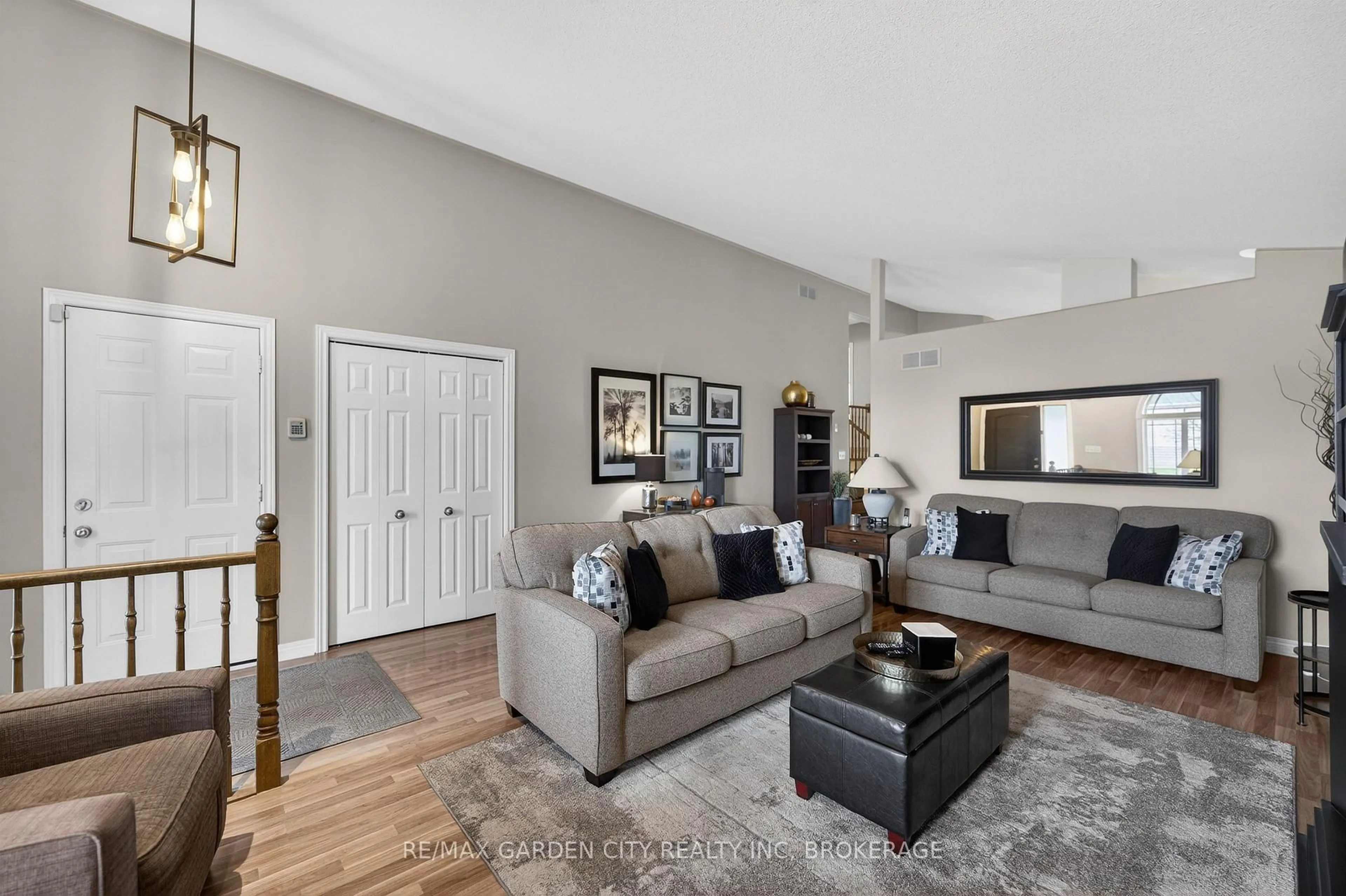 Living room with furniture, unknown for 7059 Parkside Rd, Niagara Falls Ontario L2H 3L6