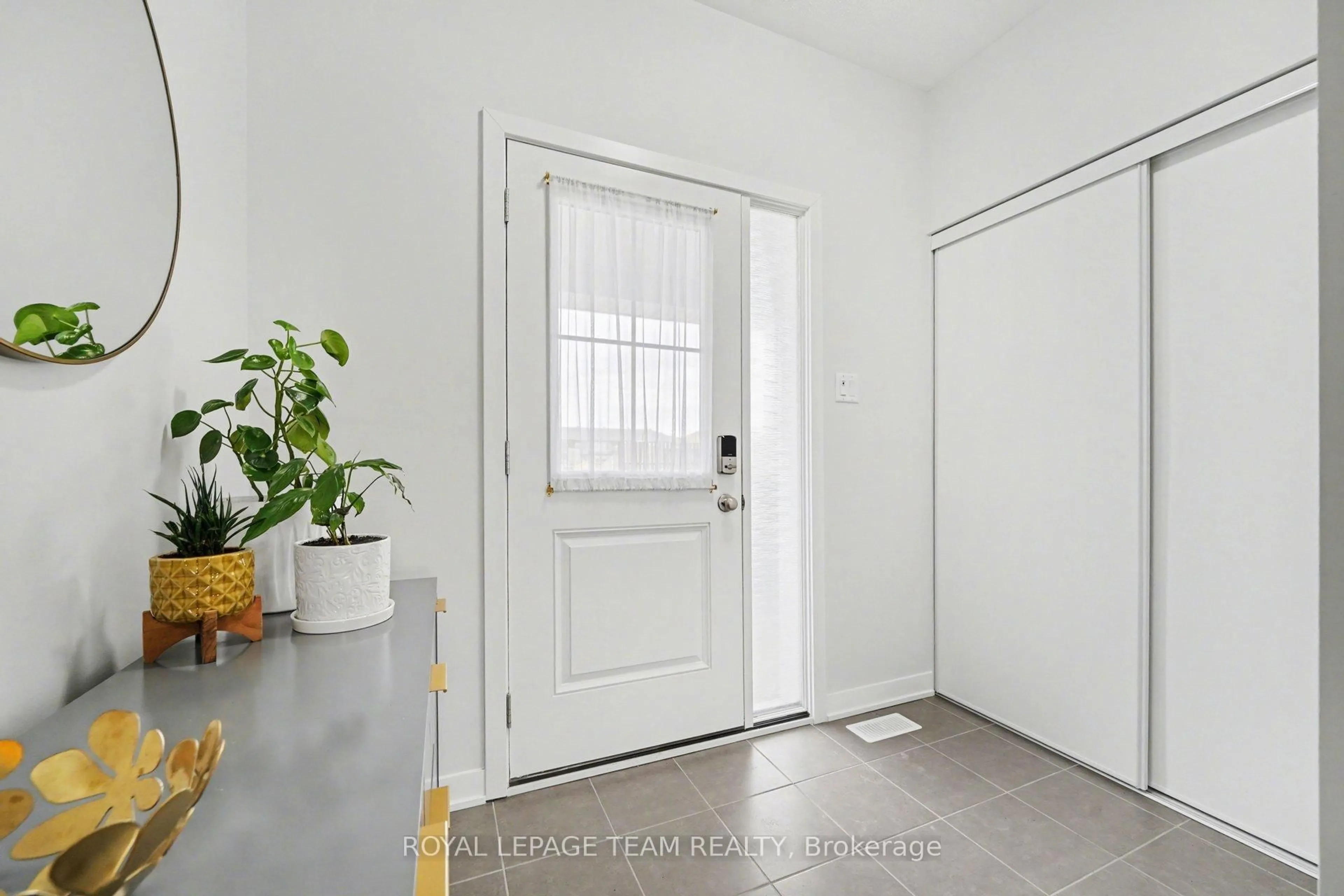Indoor entryway for 604 Keatons Way, North Grenville Ontario K0G 1J0