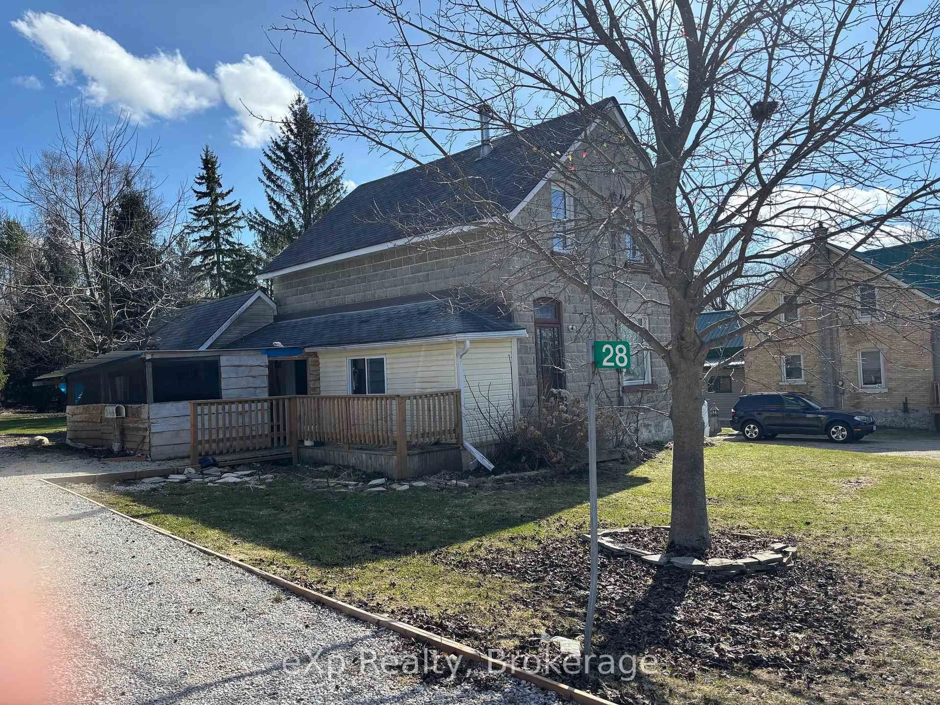 A pic from outside/outdoor area/front of a property/back of a property/a pic from drone, street for 28 Queen St, Brockton Ontario N0G 1S0