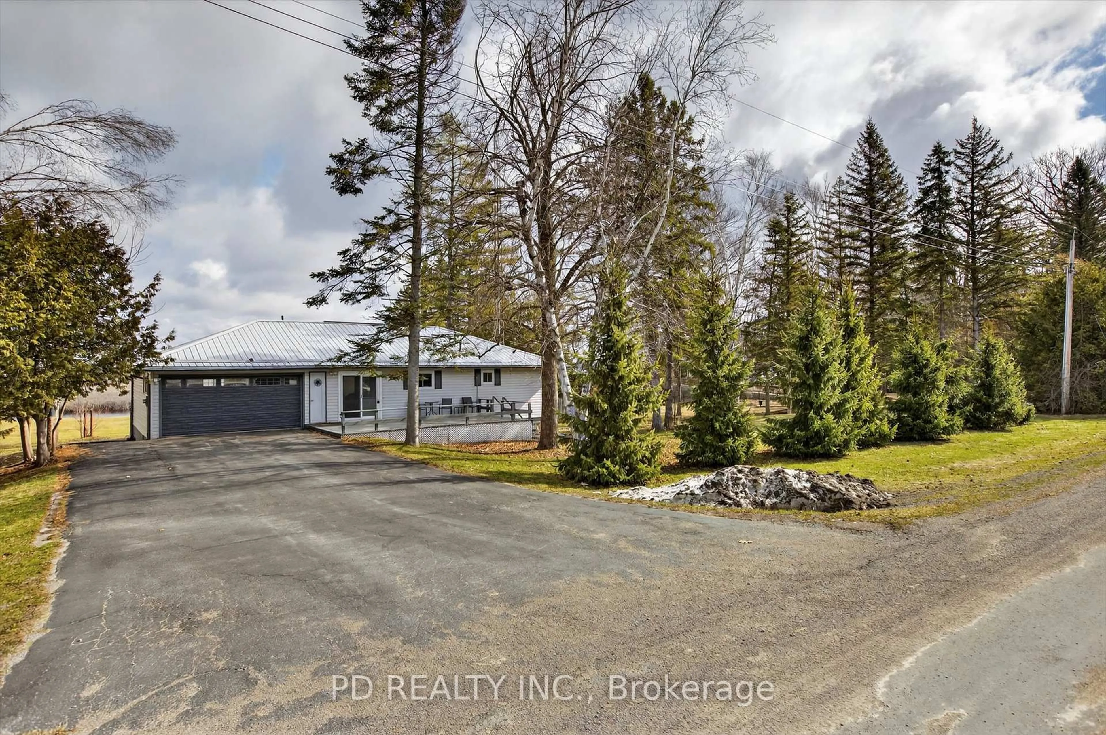 A pic from outside/outdoor area/front of a property/back of a property/a pic from drone, street for 200 Charlore Park Dr, Kawartha Lakes Ontario K0L 2W0