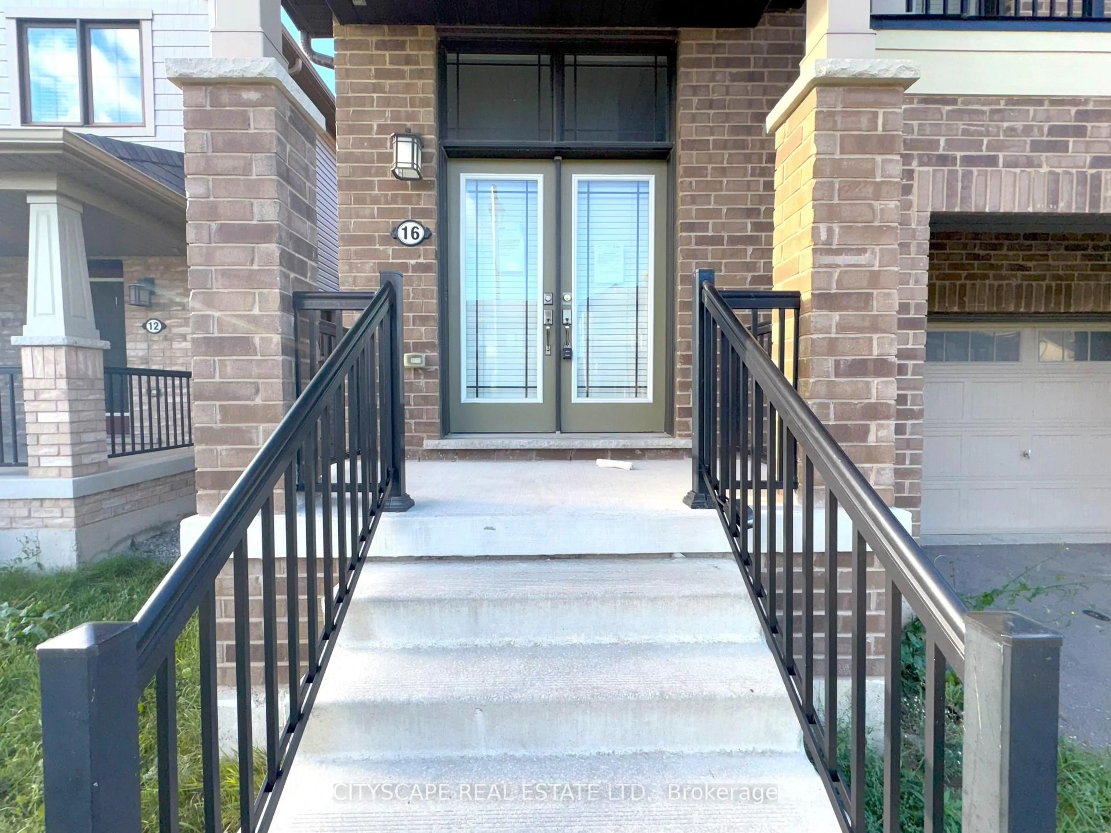 Indoor entryway for 16 Pagebrook Cres, Hamilton Ontario L8J 0K7