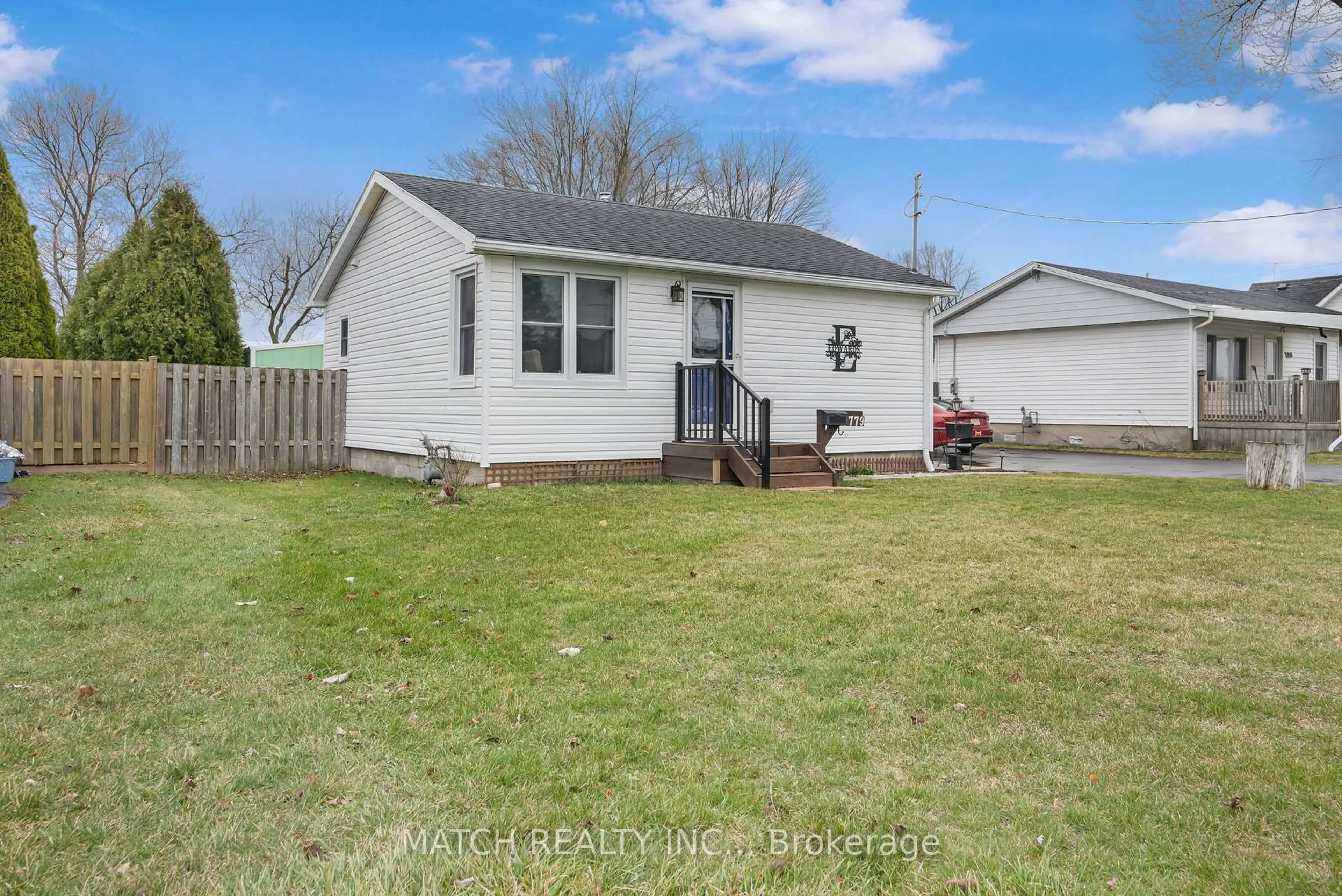 A pic from outside/outdoor area/front of a property/back of a property/a pic from drone, street for 779 Albert St, Chatham-Kent Ontario N8A 1Y8