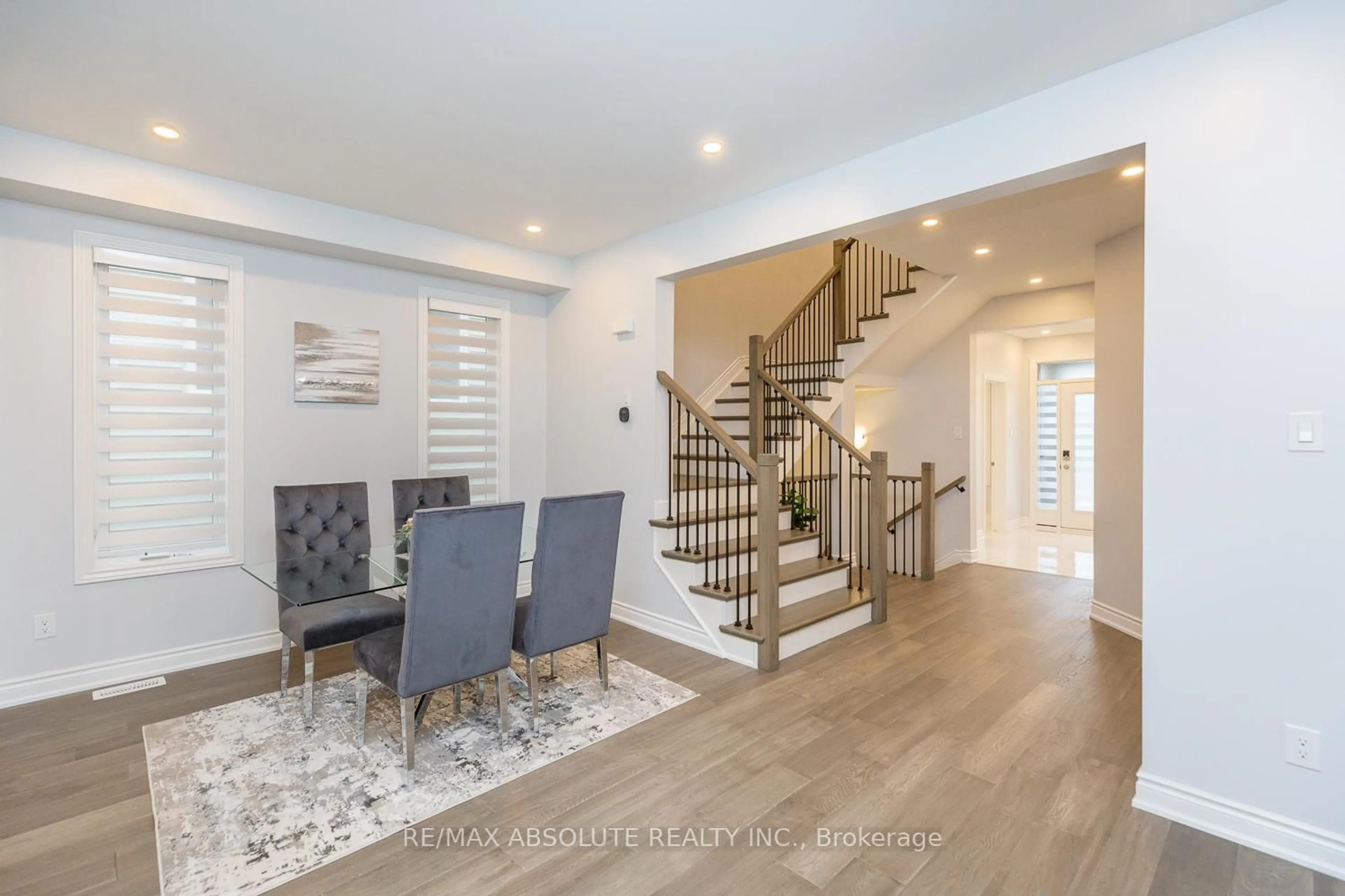 Indoor entryway for 1019 Apolune St, Ottawa Ontario K2J 6N8