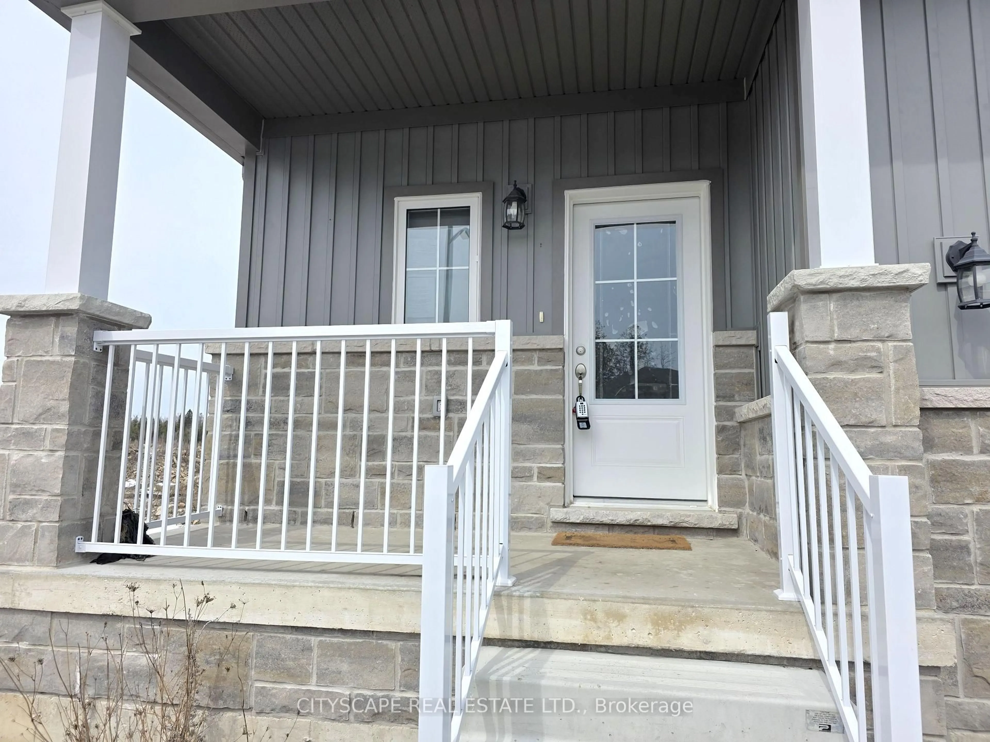 Indoor entryway for 48 Hillcroft Way, Kawartha Lakes Ontario K0M 1A0