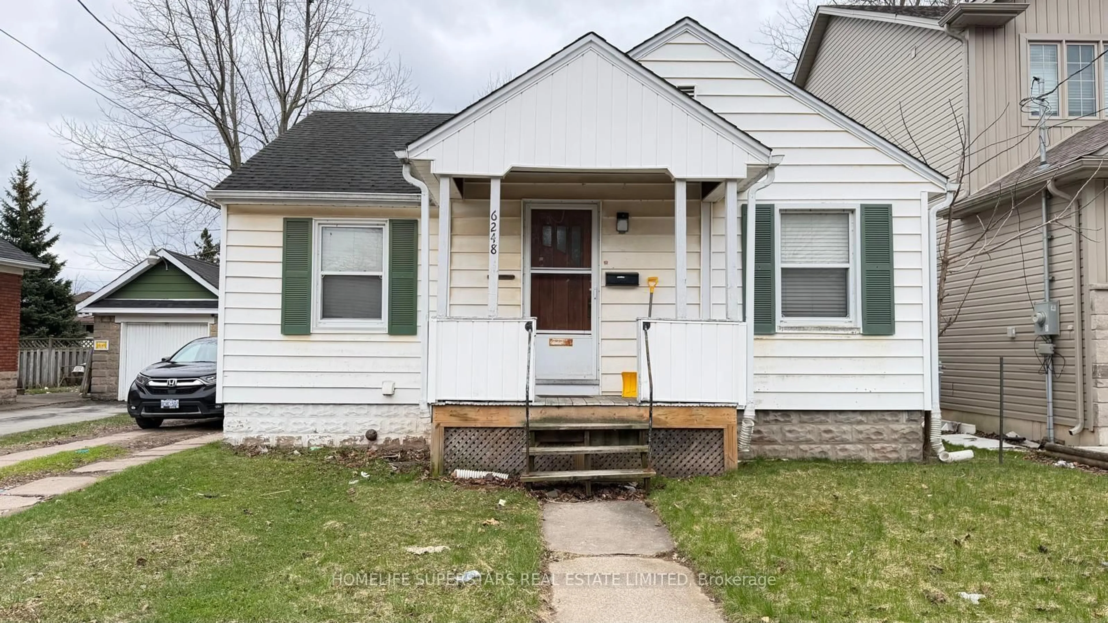 Home with vinyl exterior material, street for 6248 Culp St, Niagara Falls Ontario L2G 2C1