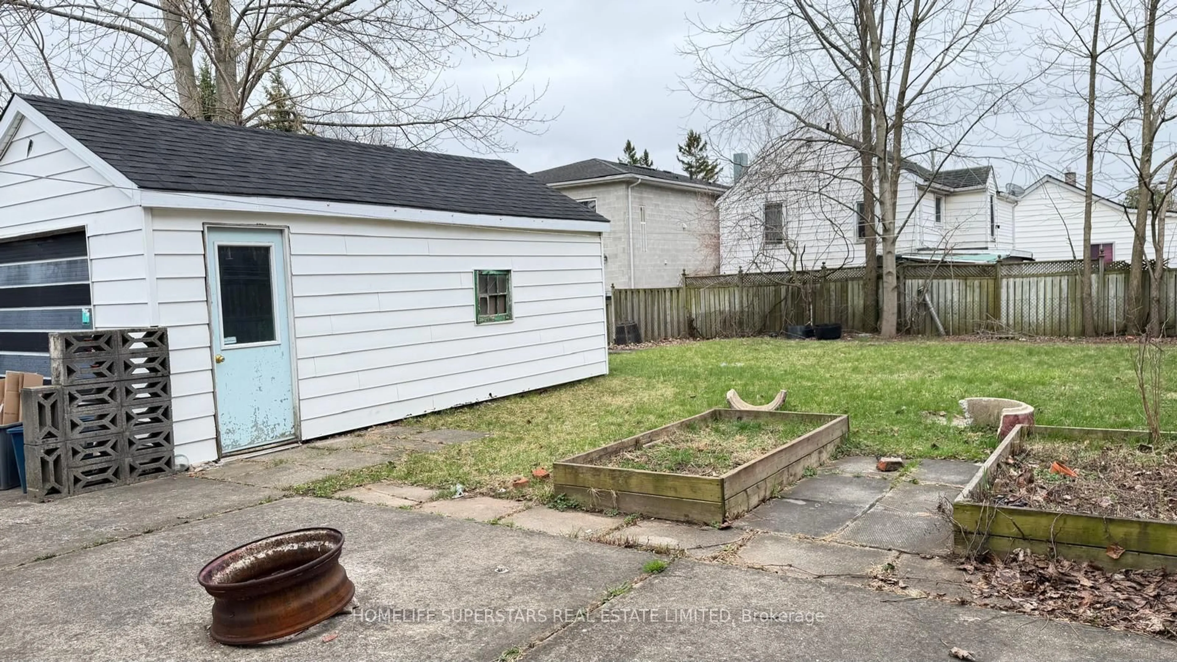 Shed for 6248 Culp St, Niagara Falls Ontario L2G 2C1