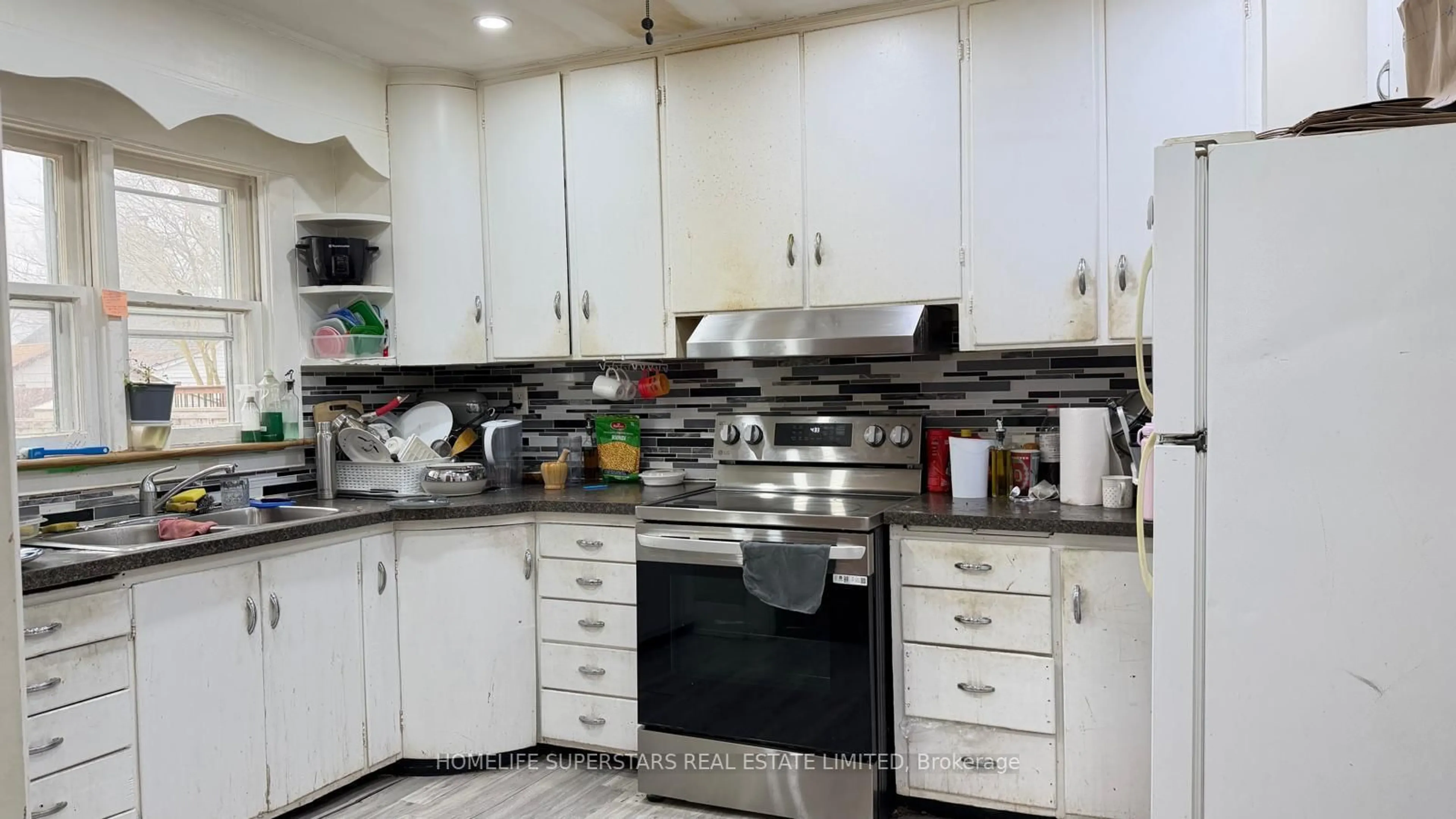 Standard kitchen, unknown for 6248 Culp St, Niagara Falls Ontario L2G 2C1