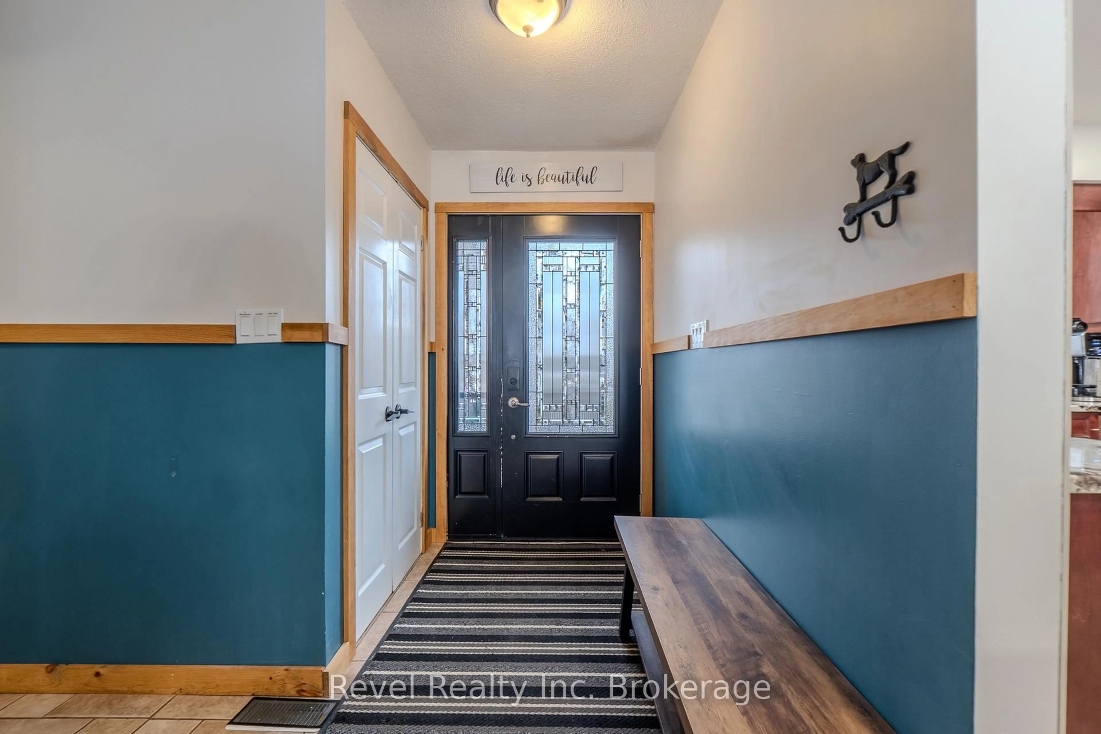 Indoor entryway for 299 Astorville Rd, East Ferris Ontario P0H 1K0