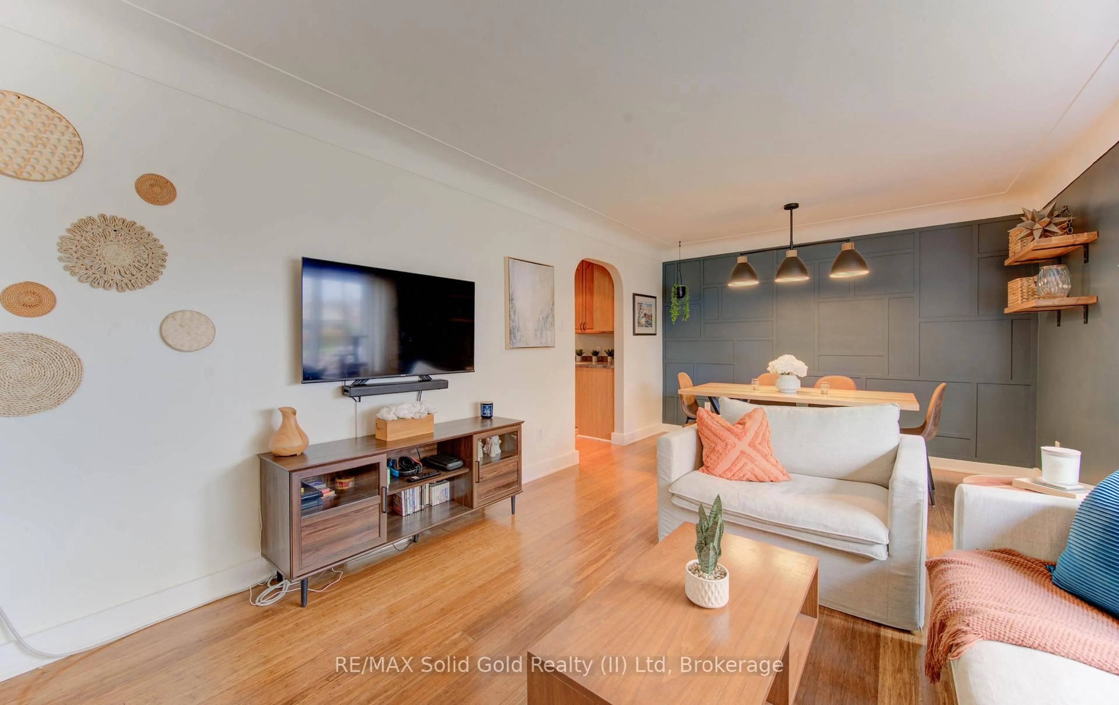 Living room with furniture, wood/laminate floor for 50 Edinburgh Rd, Kitchener Ontario N2B 1M5