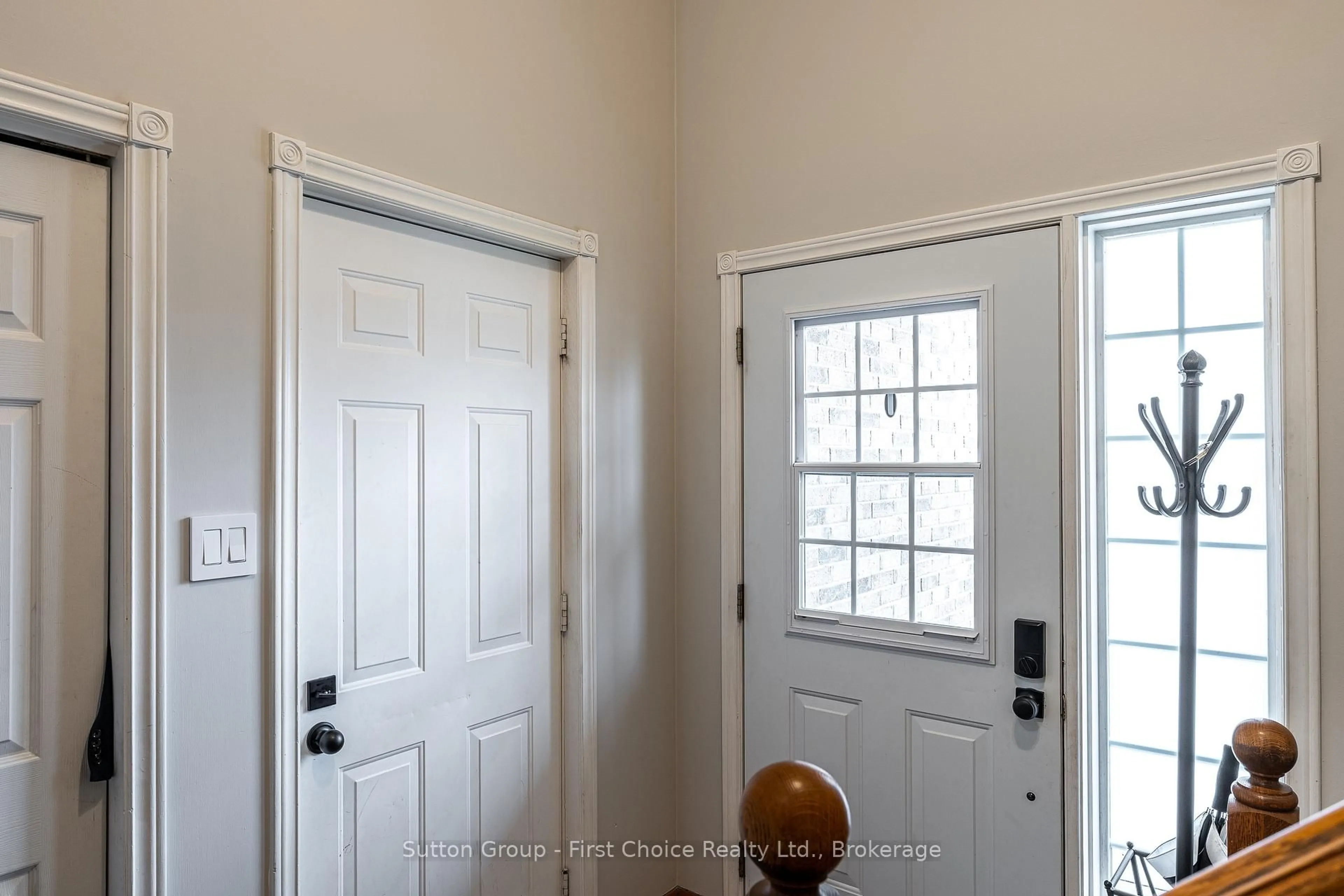 Indoor entryway for 27 Mcqueen Crt, Stratford Ontario N4Z 1H5
