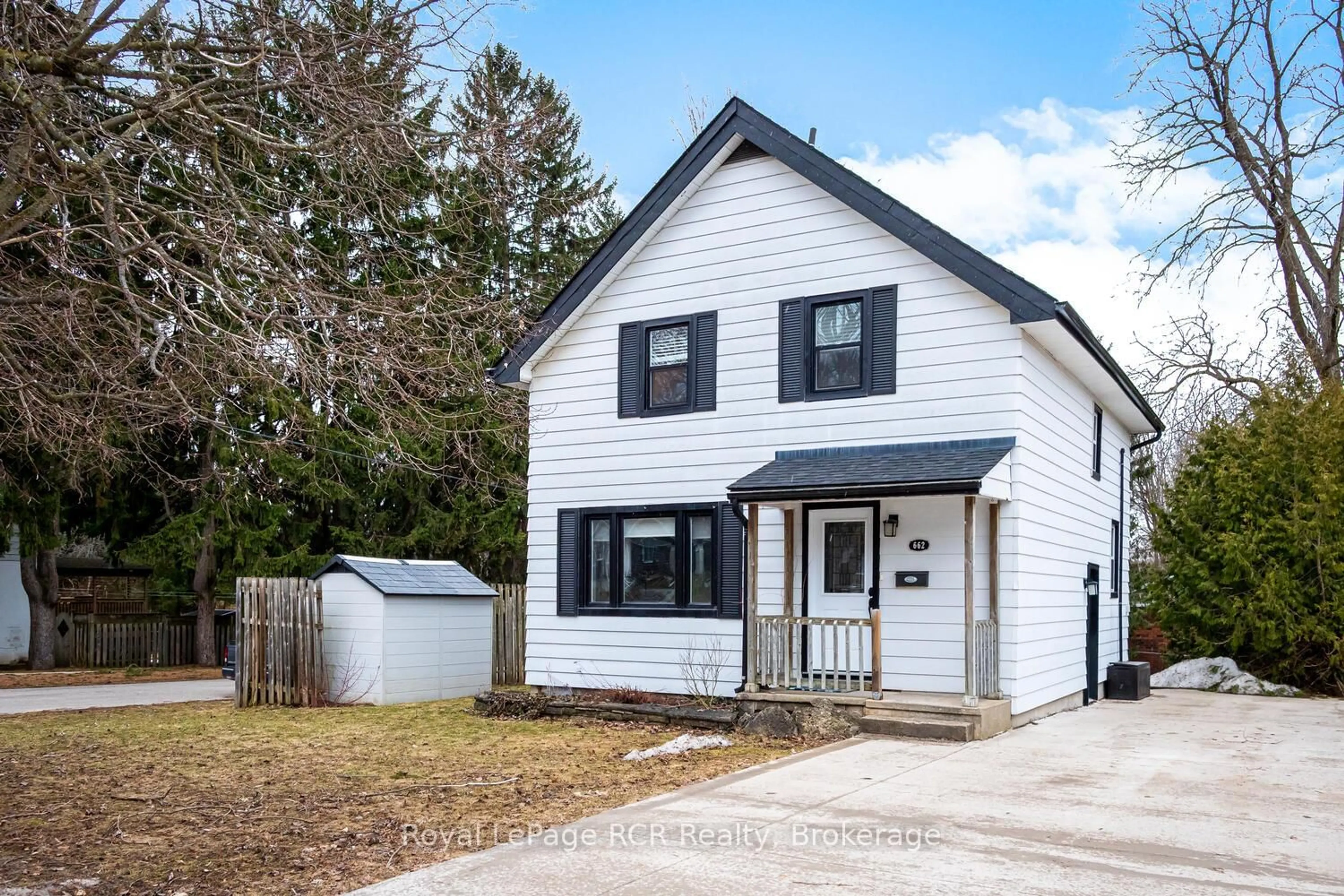 Home with vinyl exterior material, street for 662 7th Ave, Owen Sound Ontario N4K 2X8