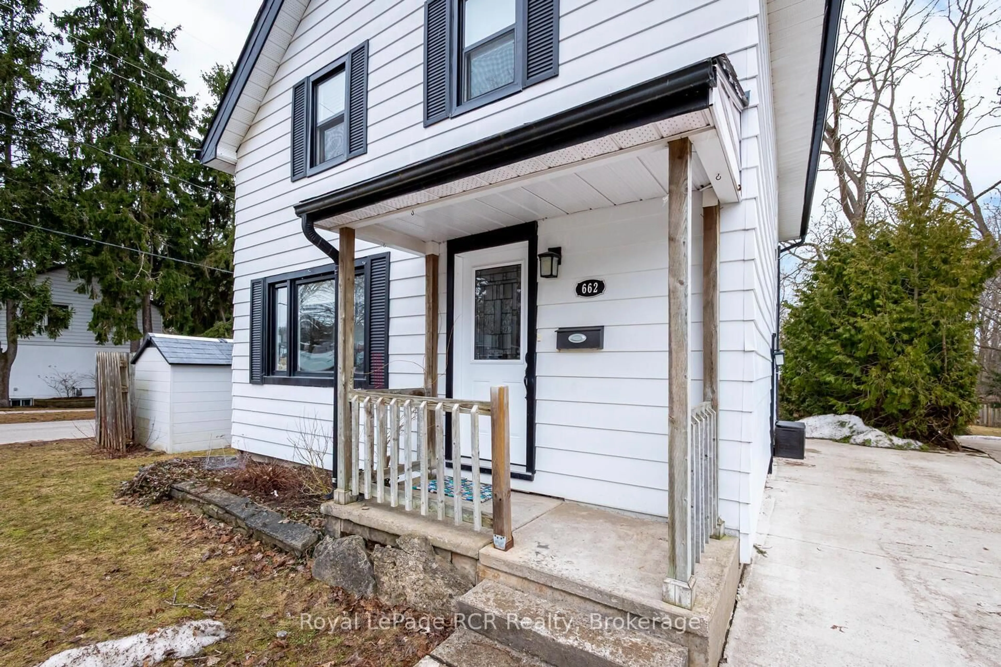 Home with vinyl exterior material, street for 662 7th Ave, Owen Sound Ontario N4K 2X8