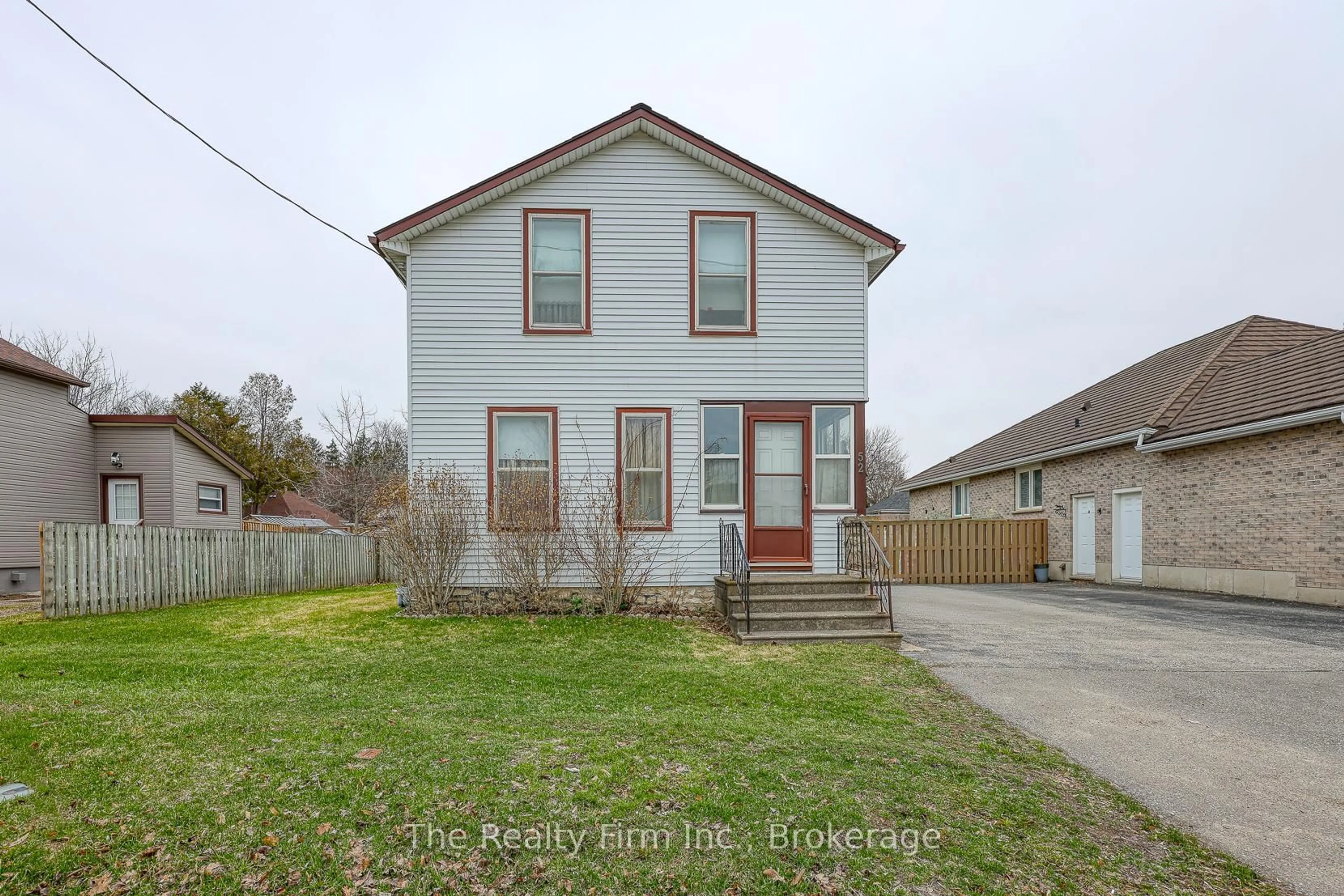 A pic from outside/outdoor area/front of a property/back of a property/a pic from drone, street for 52 Huron St, Woodstock Ontario N4S 6Z3
